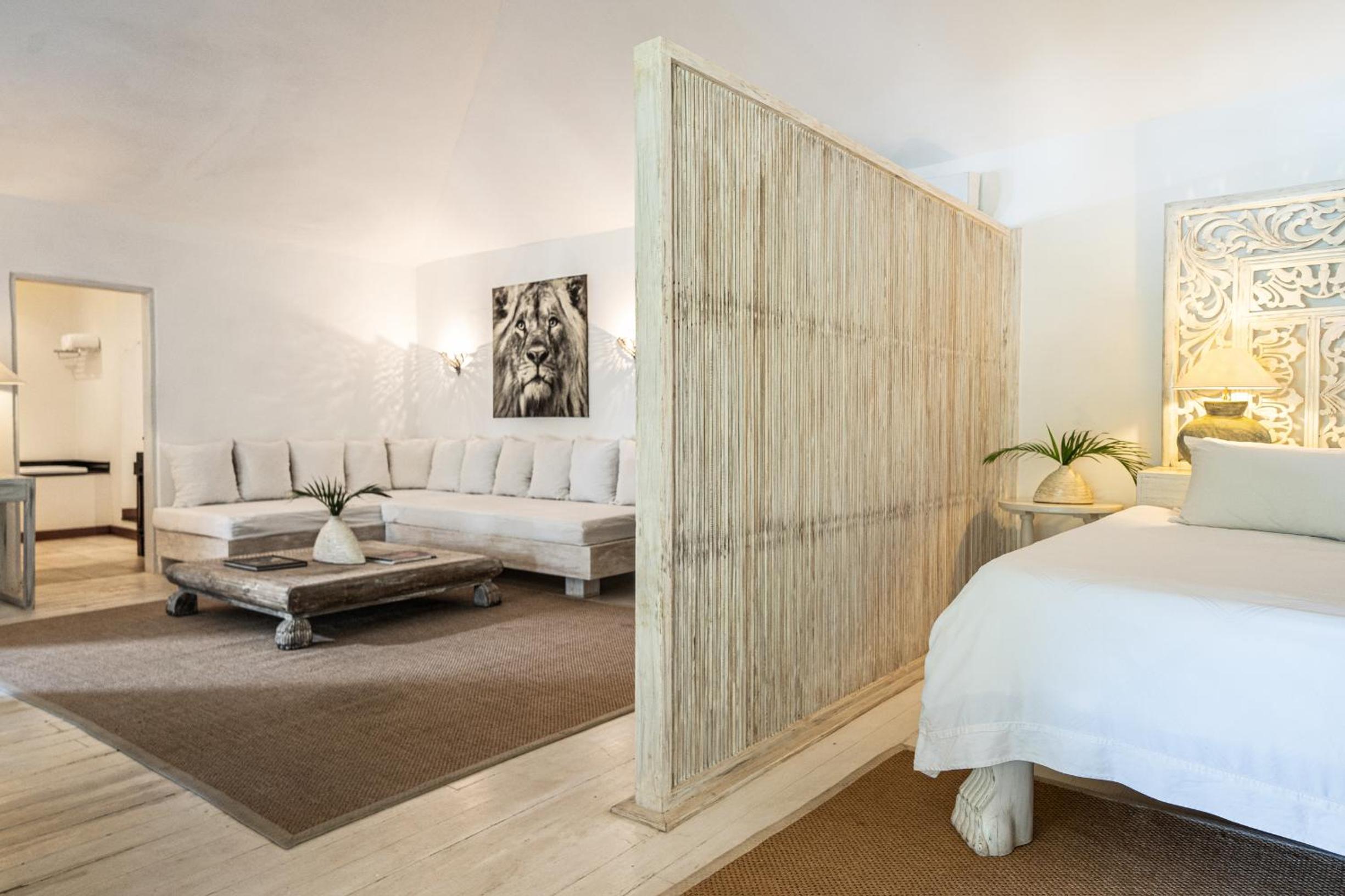 Superior King Suite photo 2