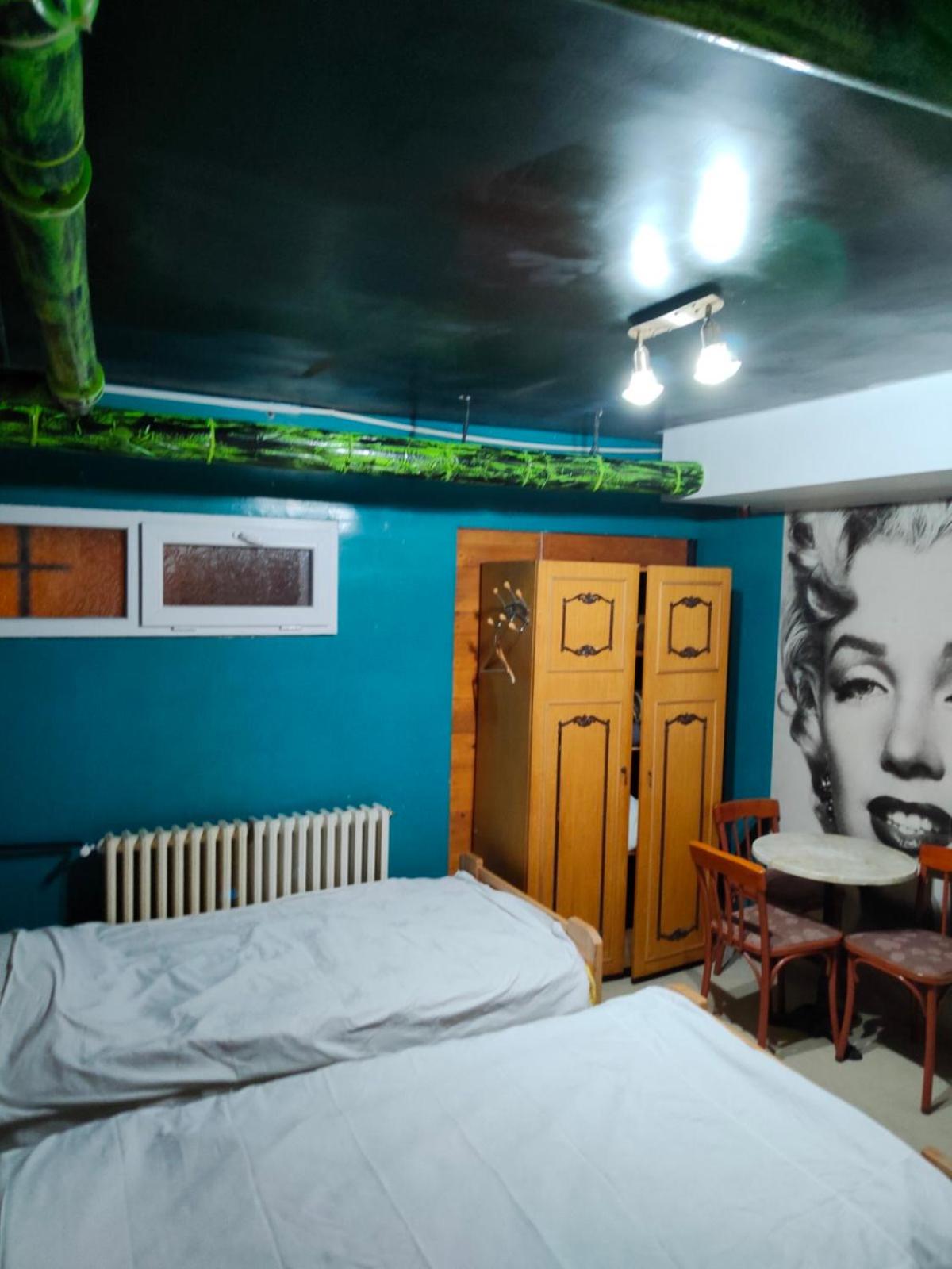 Triple Room with Shared Bathroom photo 2