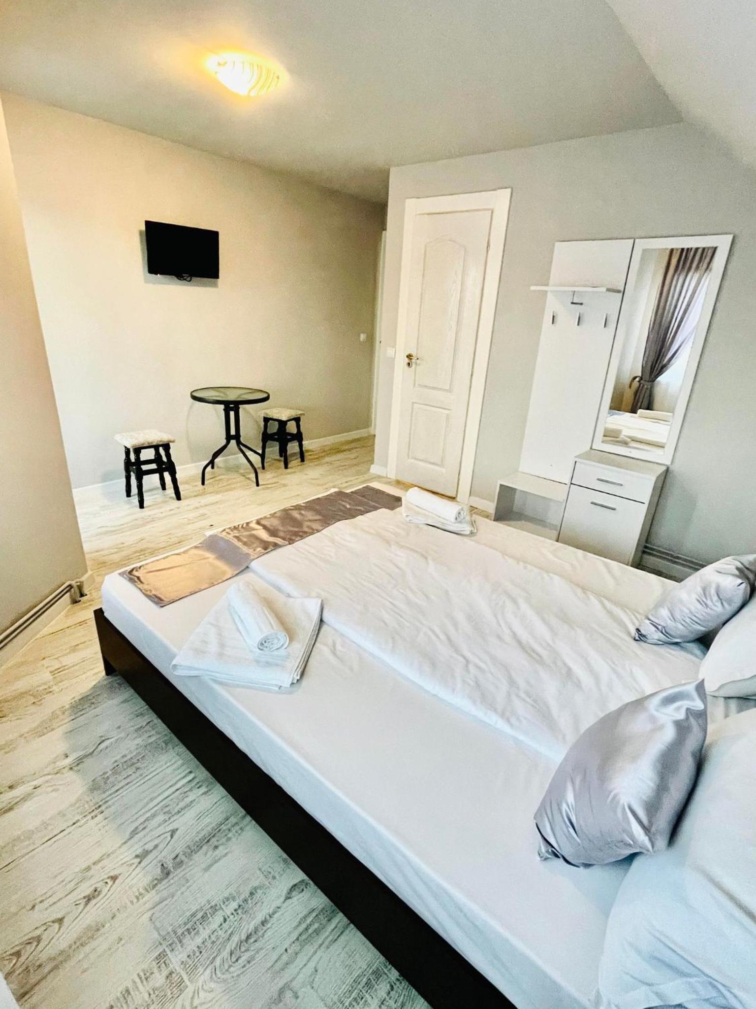 Triple Room with Balcony - Photo 3