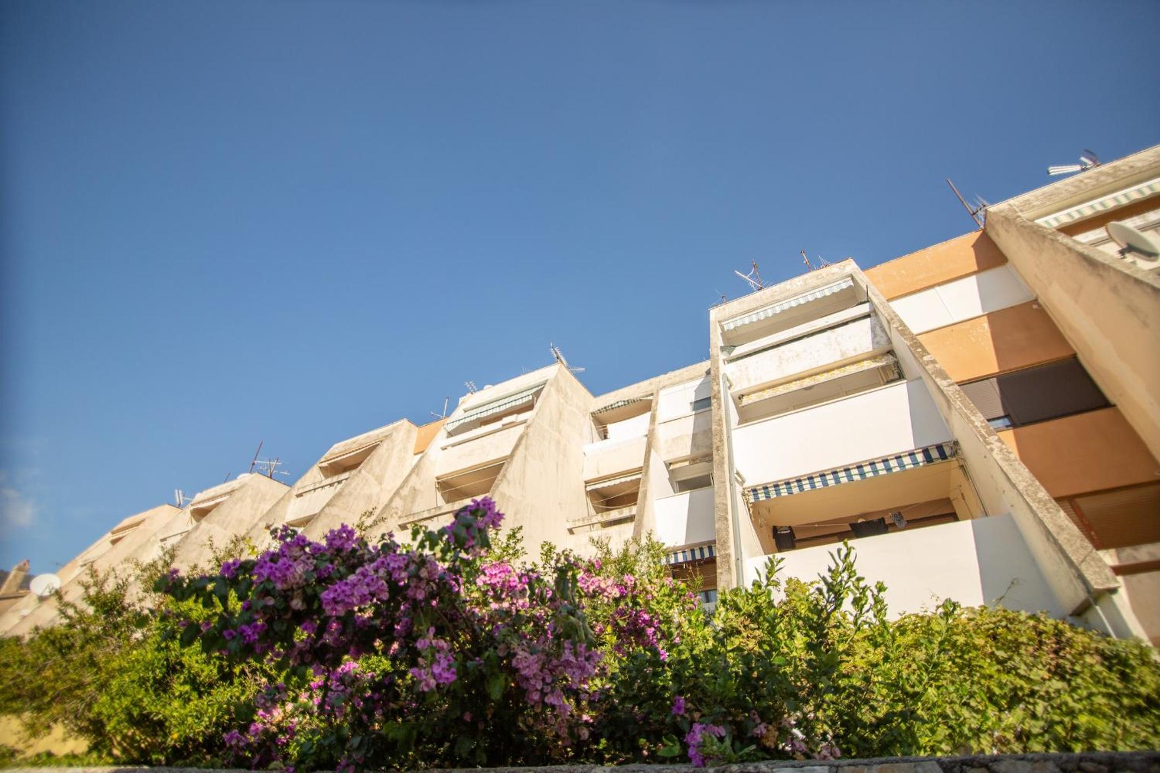 Studio Apartment with Sea View photo 3