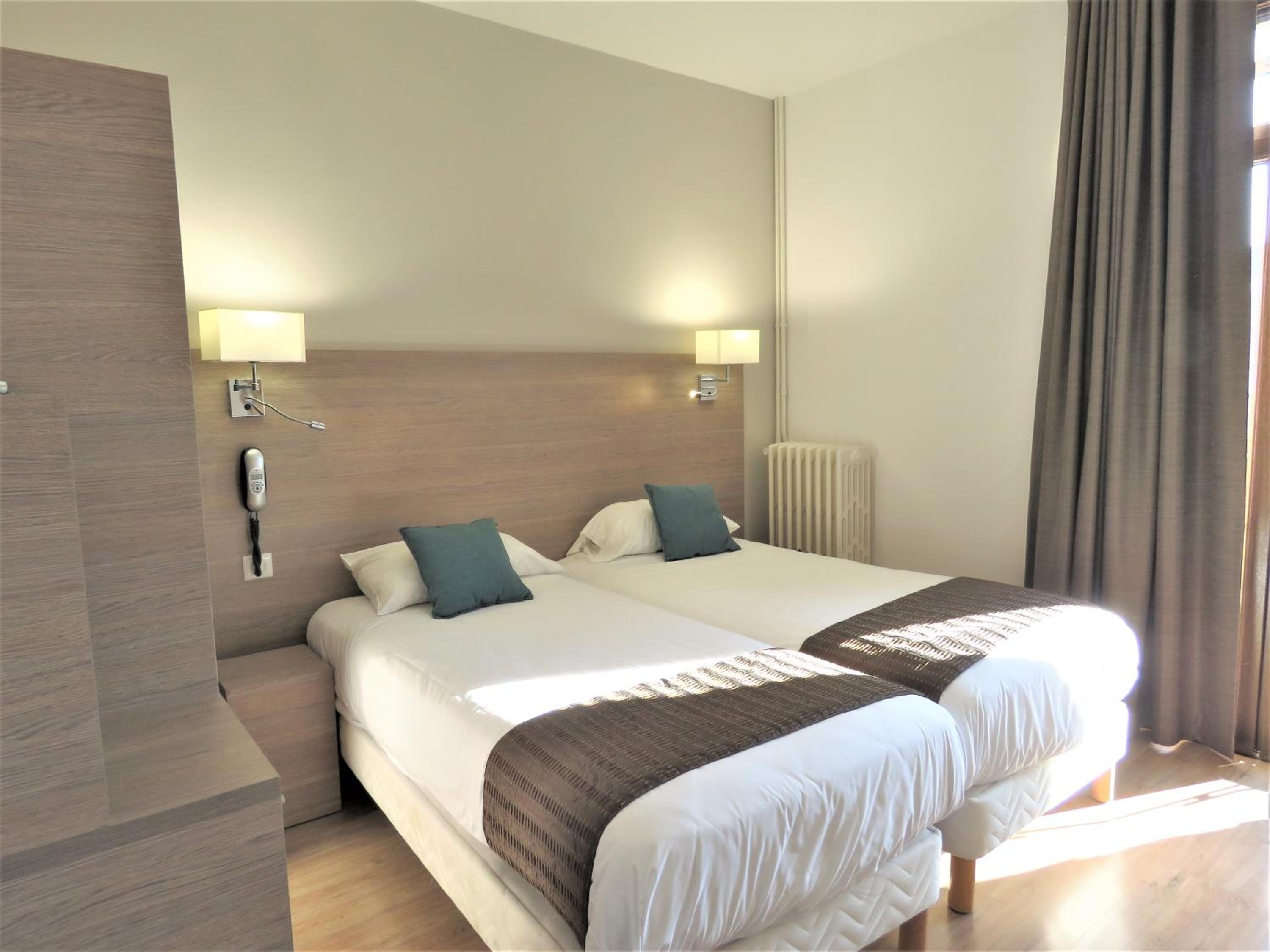 Twin Room with Shower - Photo 5