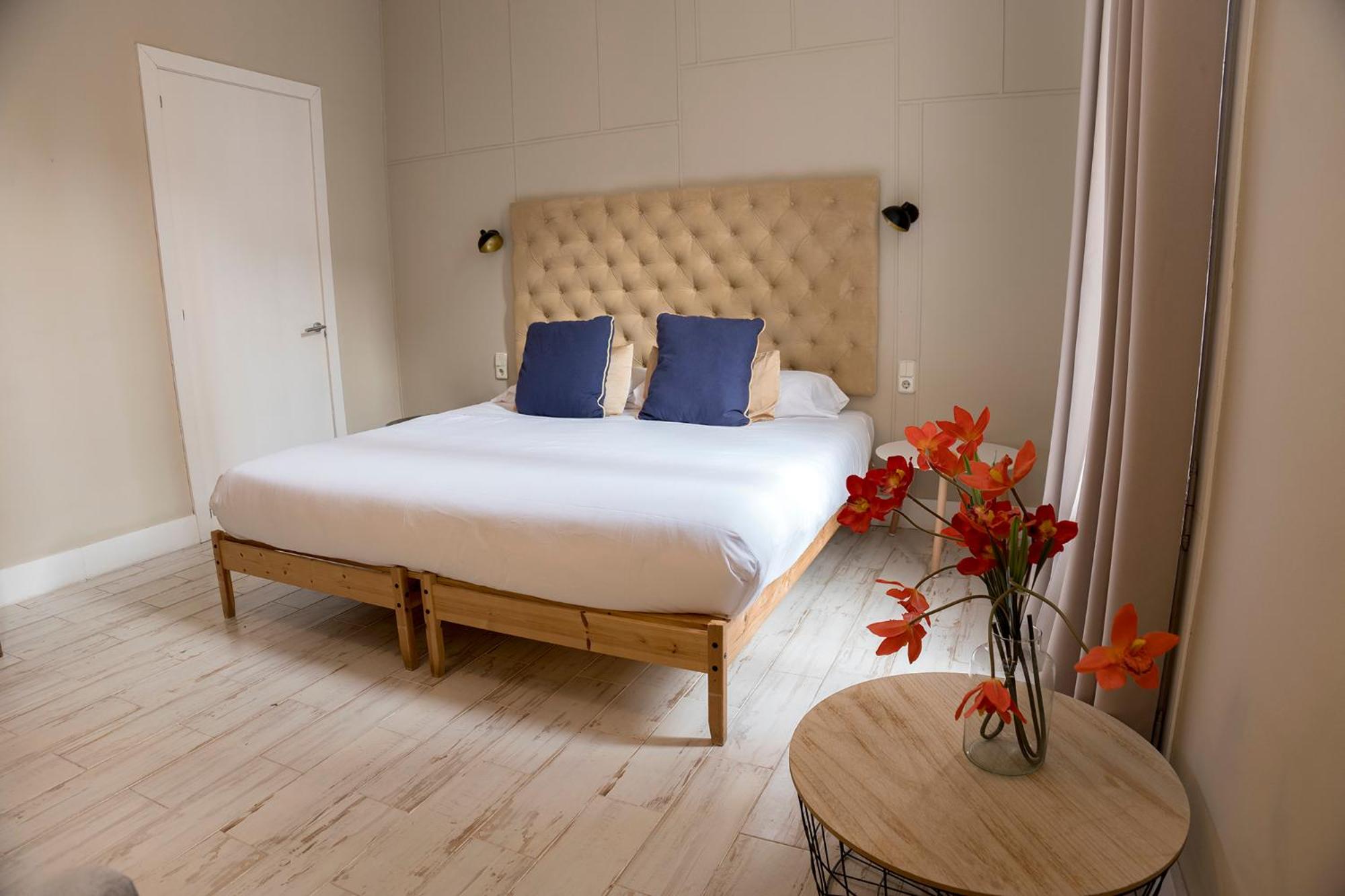 Superior King Room with Private Bathroom photo 3