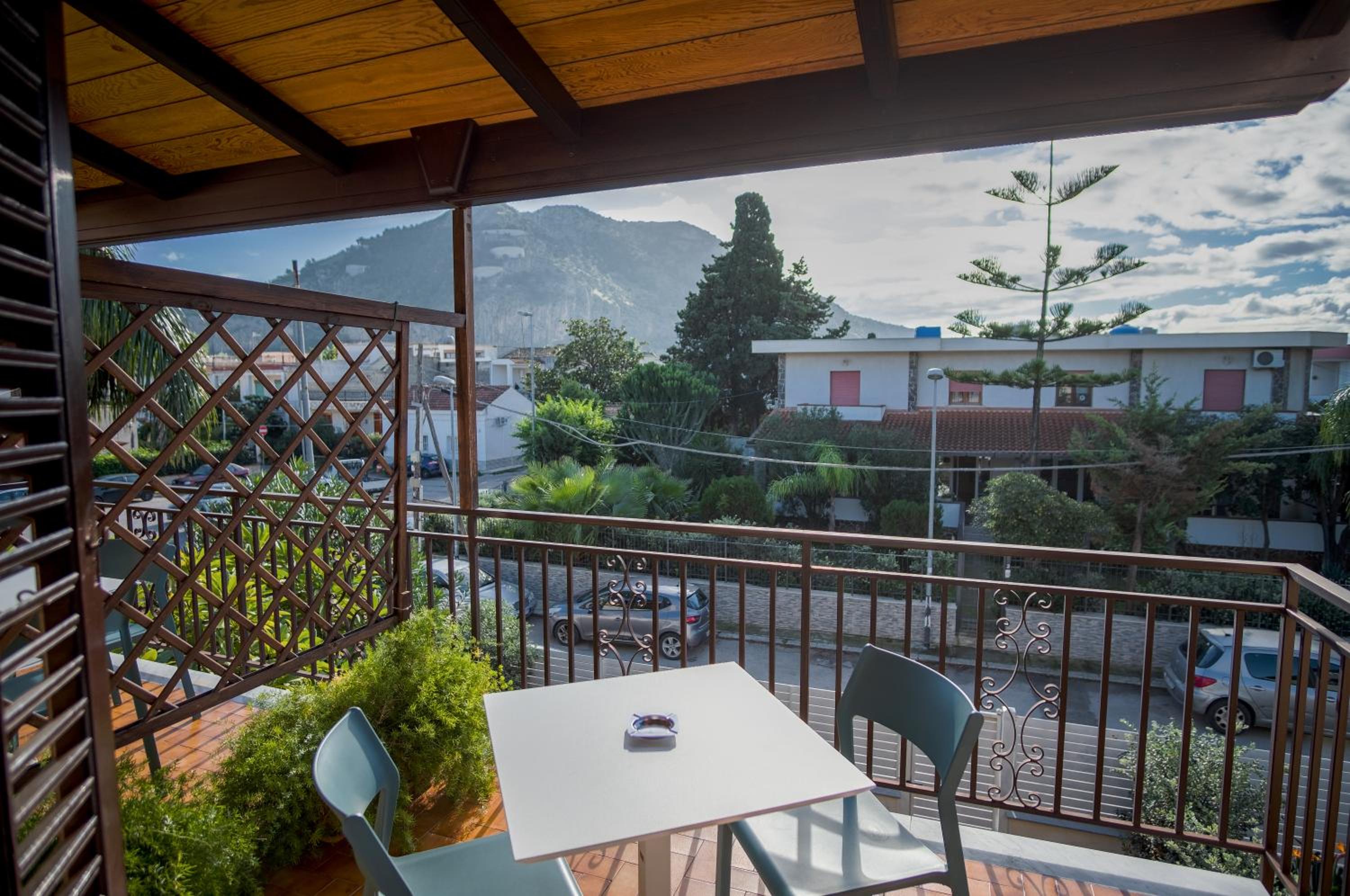 Double Room with Private External Bathroom and Balcony photo 2