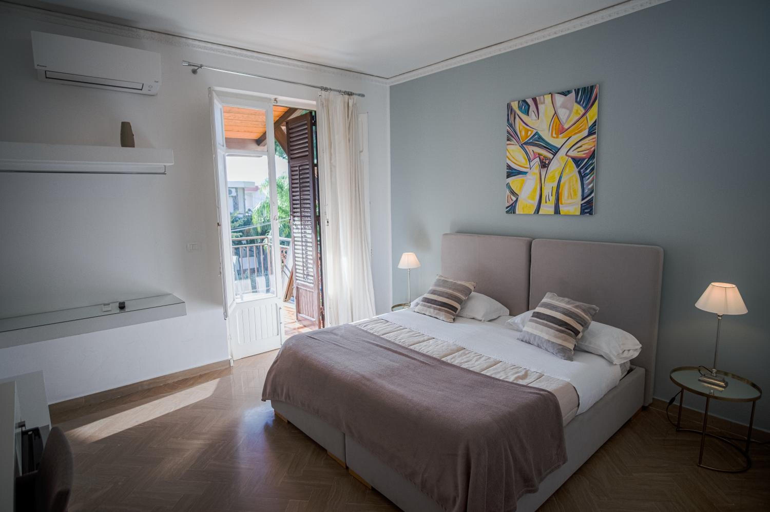 Double Room with Private External Bathroom and Balcony photo 3