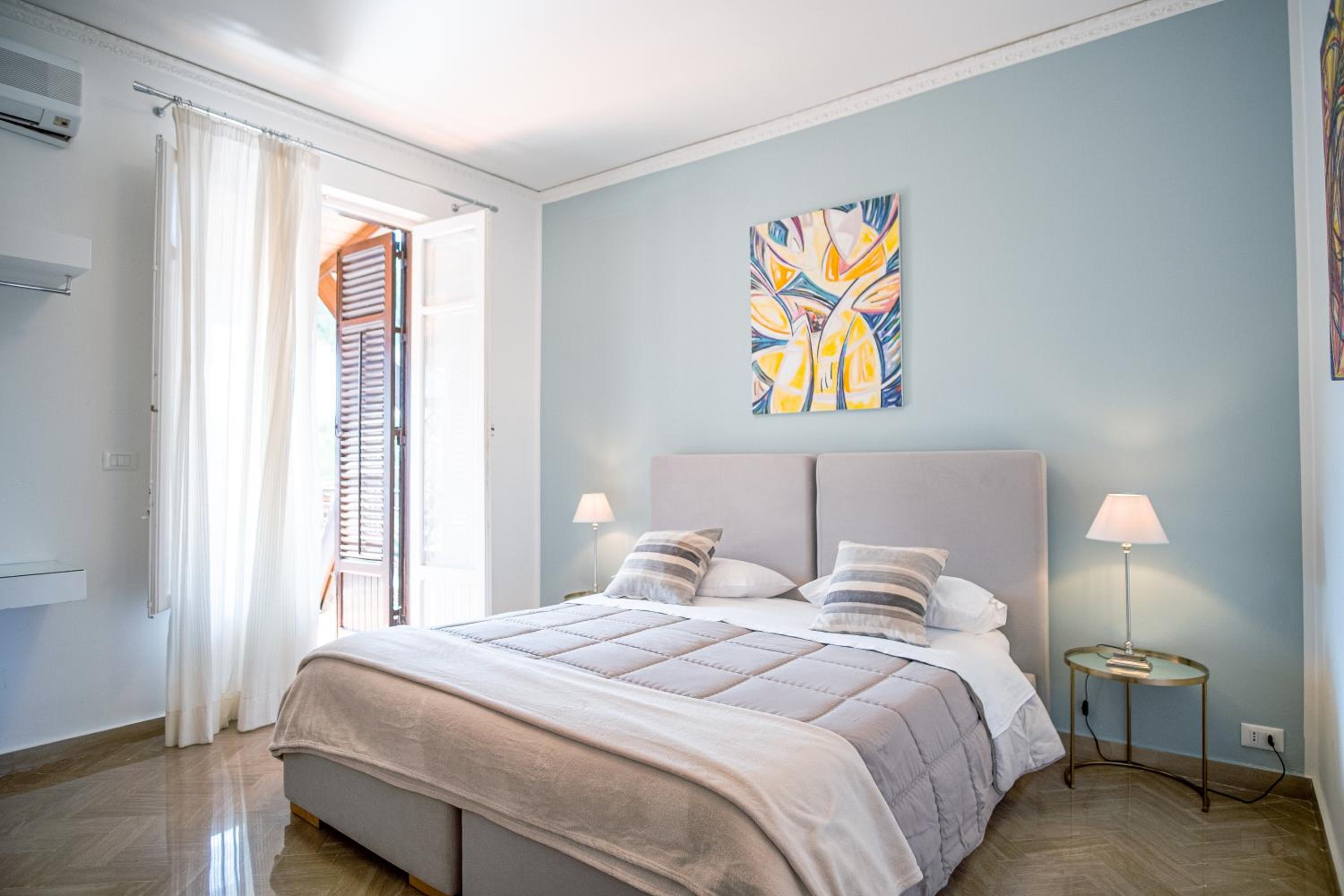 Double Room with Private External Bathroom and Balcony photo 1