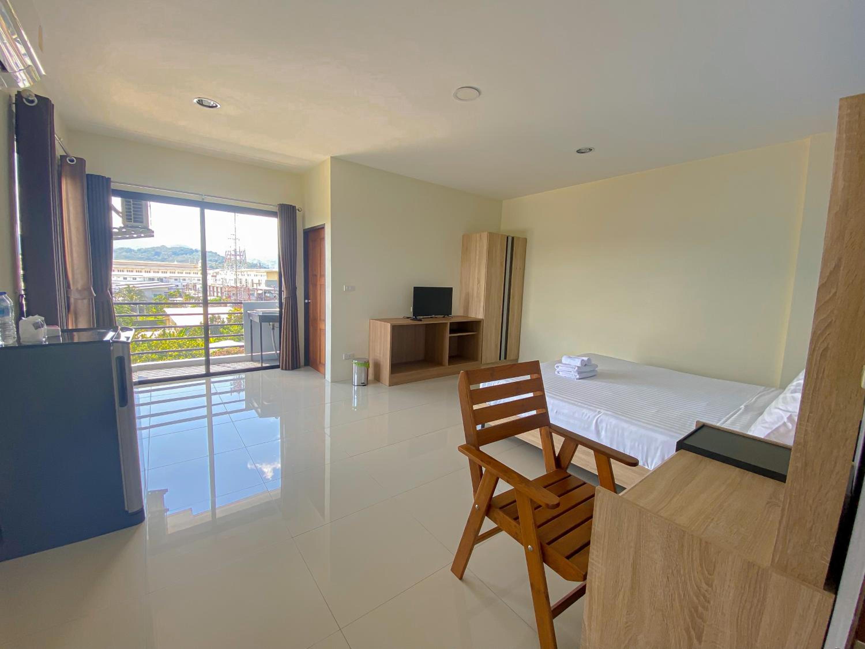 One-Bedroom Apartment - Photo 8