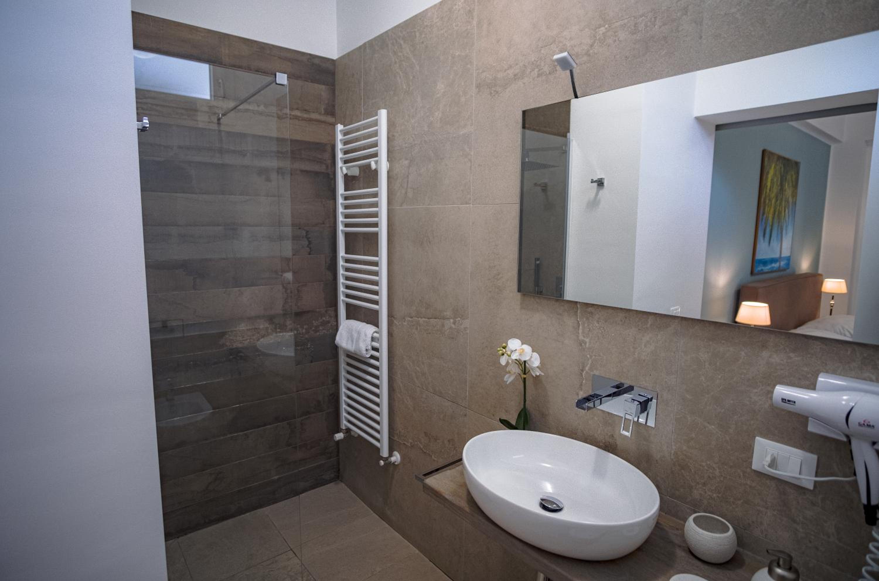 Double Room with Patio - Photo 2