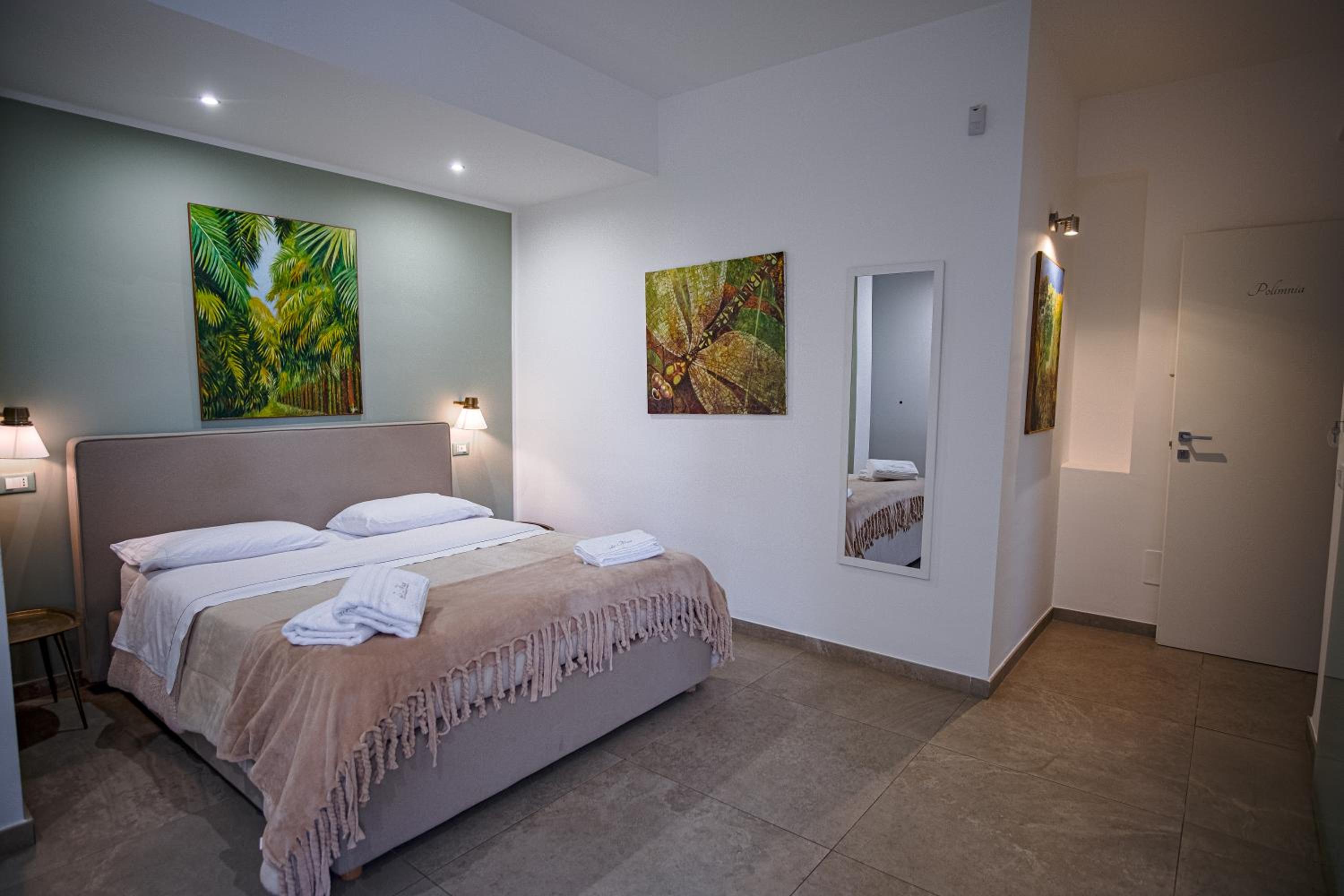 Double Room with Patio - Photo 5