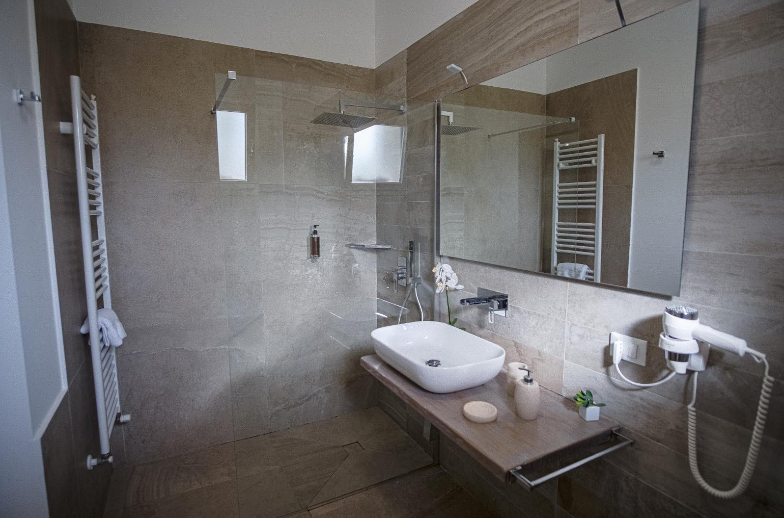 Double Room with Patio - Photo 4