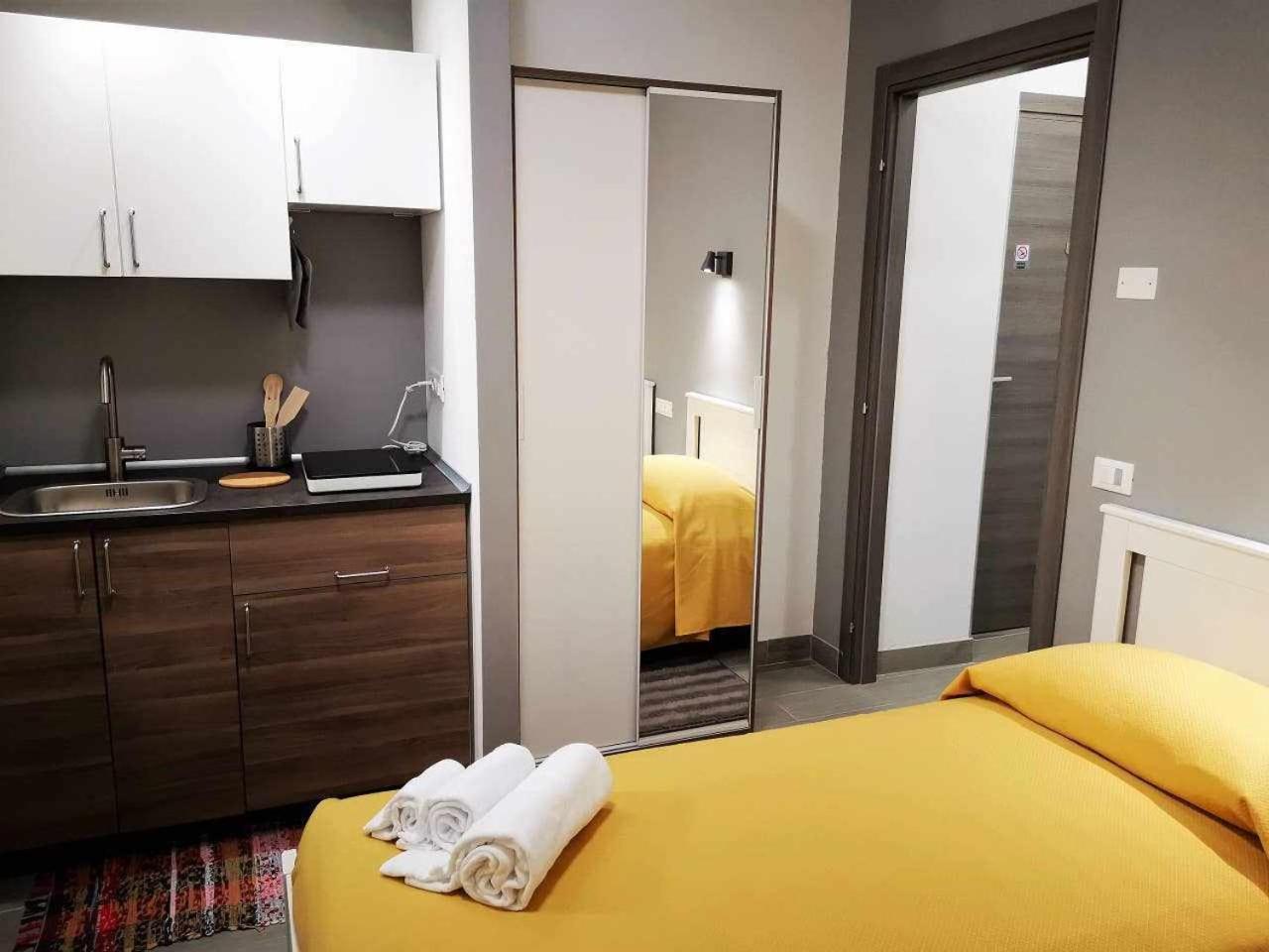 Twin Room with Private Bathroom photo 2