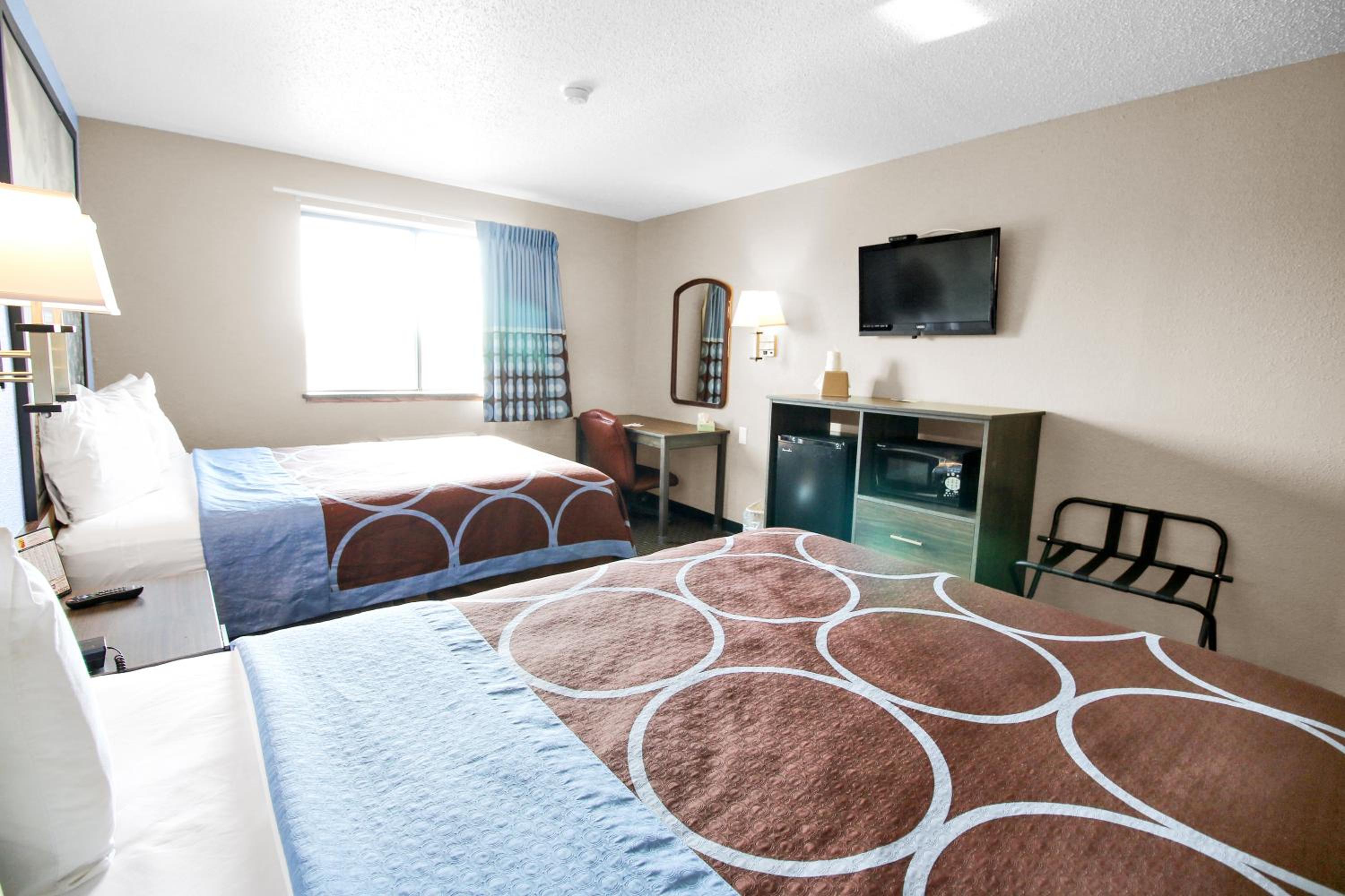 Queen Room with Two Queen Beds - NQQ2/Third Floor/Non-Smoking - Photo 5