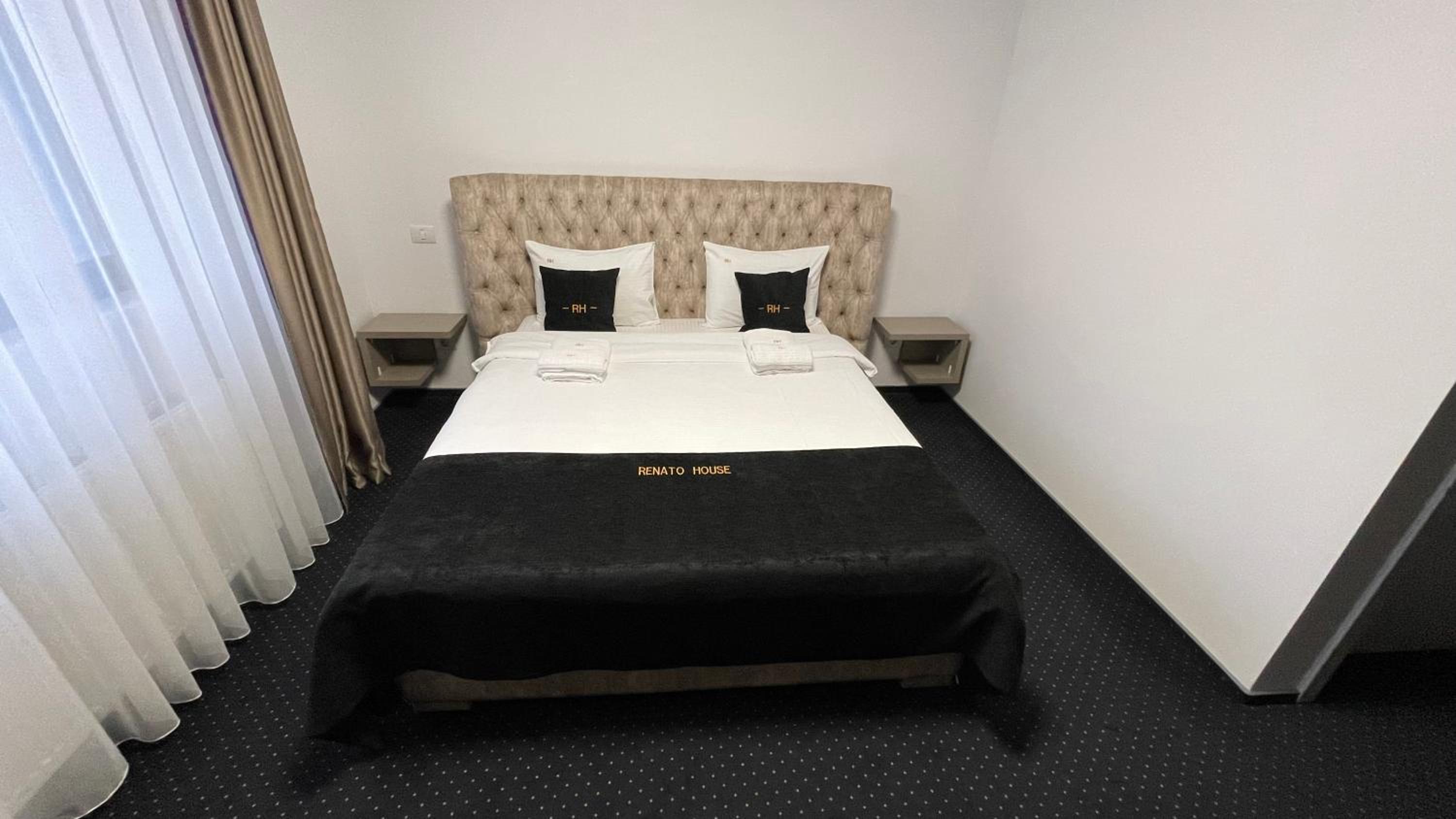 Double Room with Private Bathroom - Photo 3