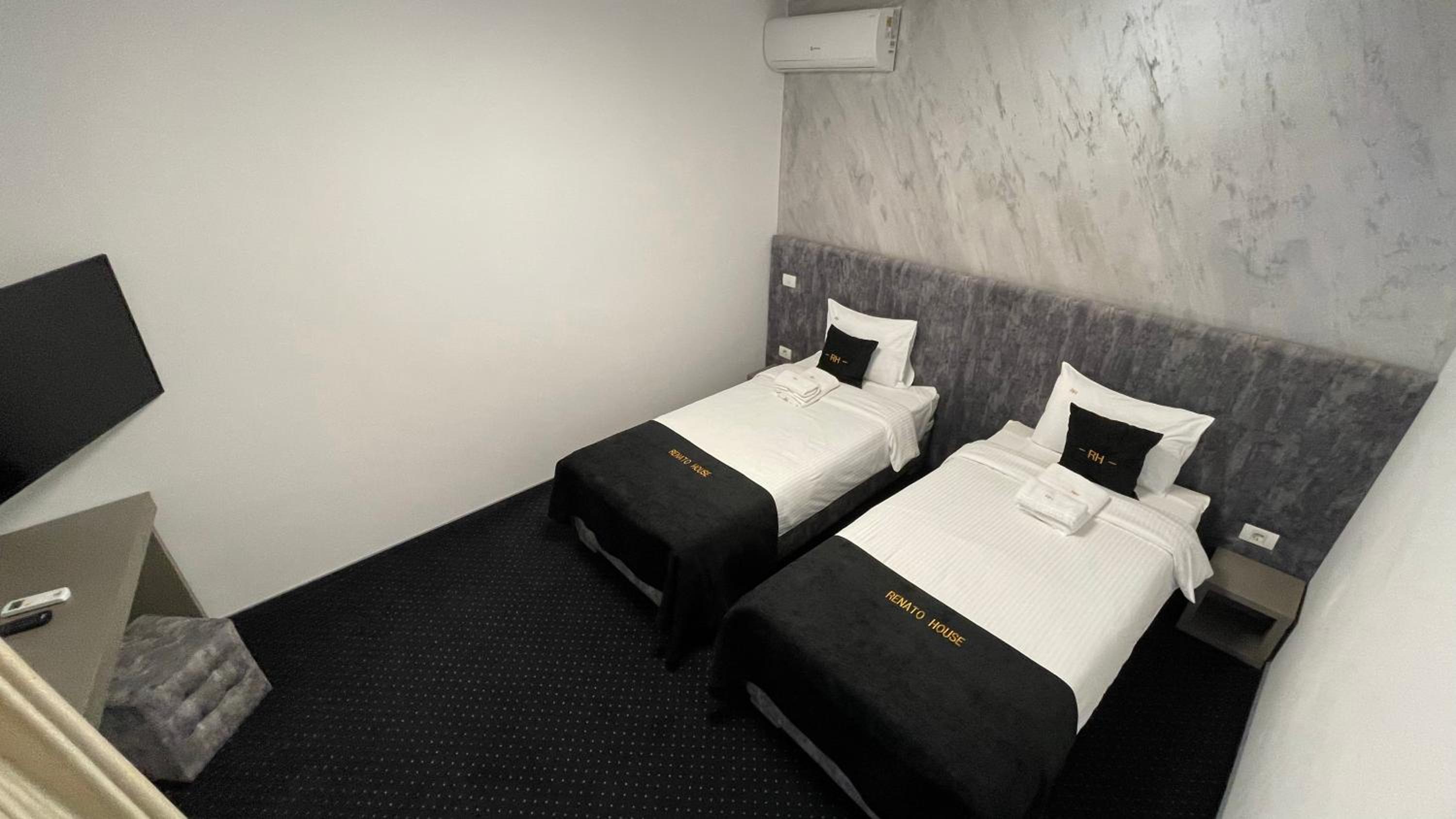 Double or Twin Room - Photo 3