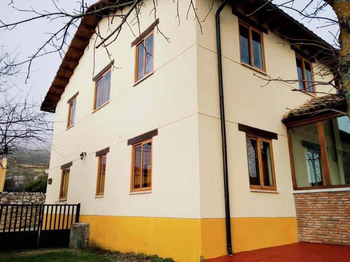Five-Bedroom House photo 2