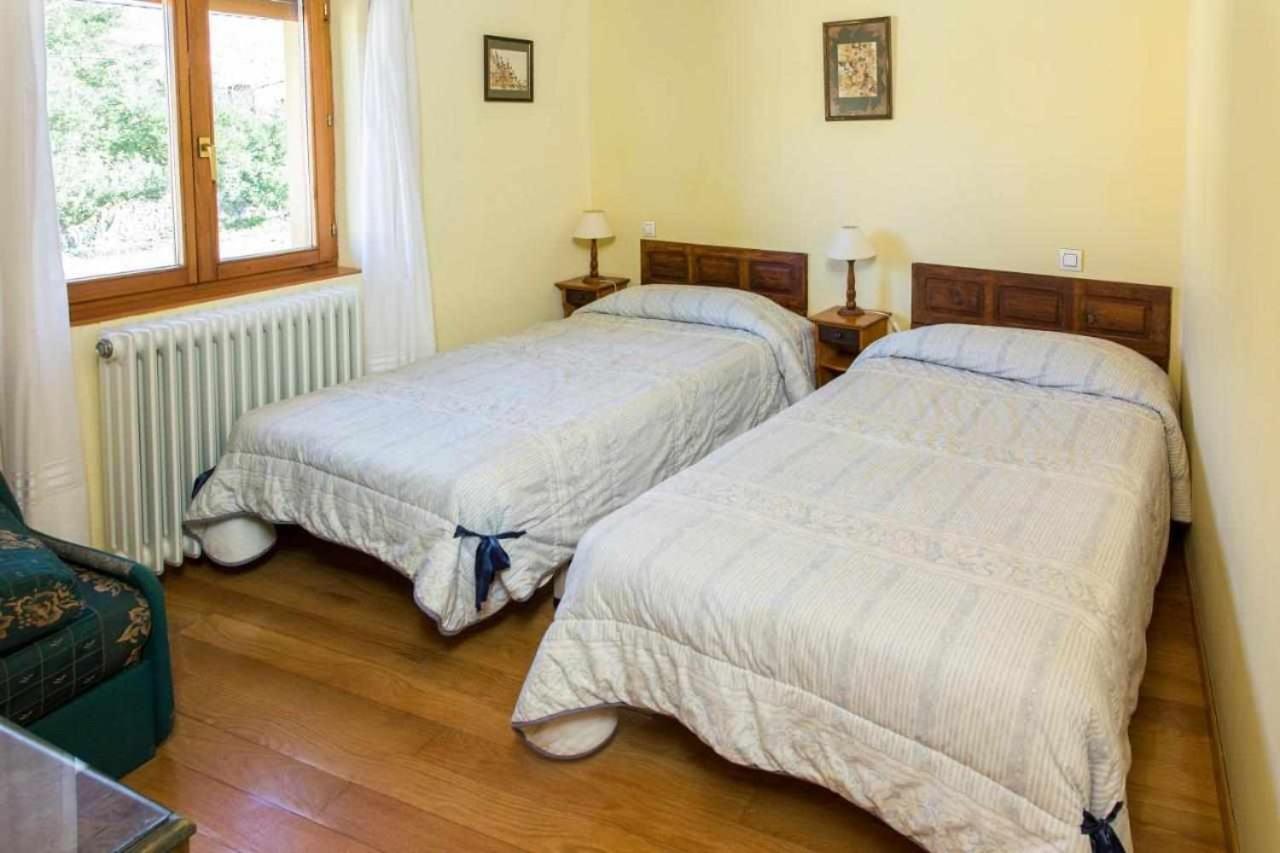 Five-Bedroom House photo 3