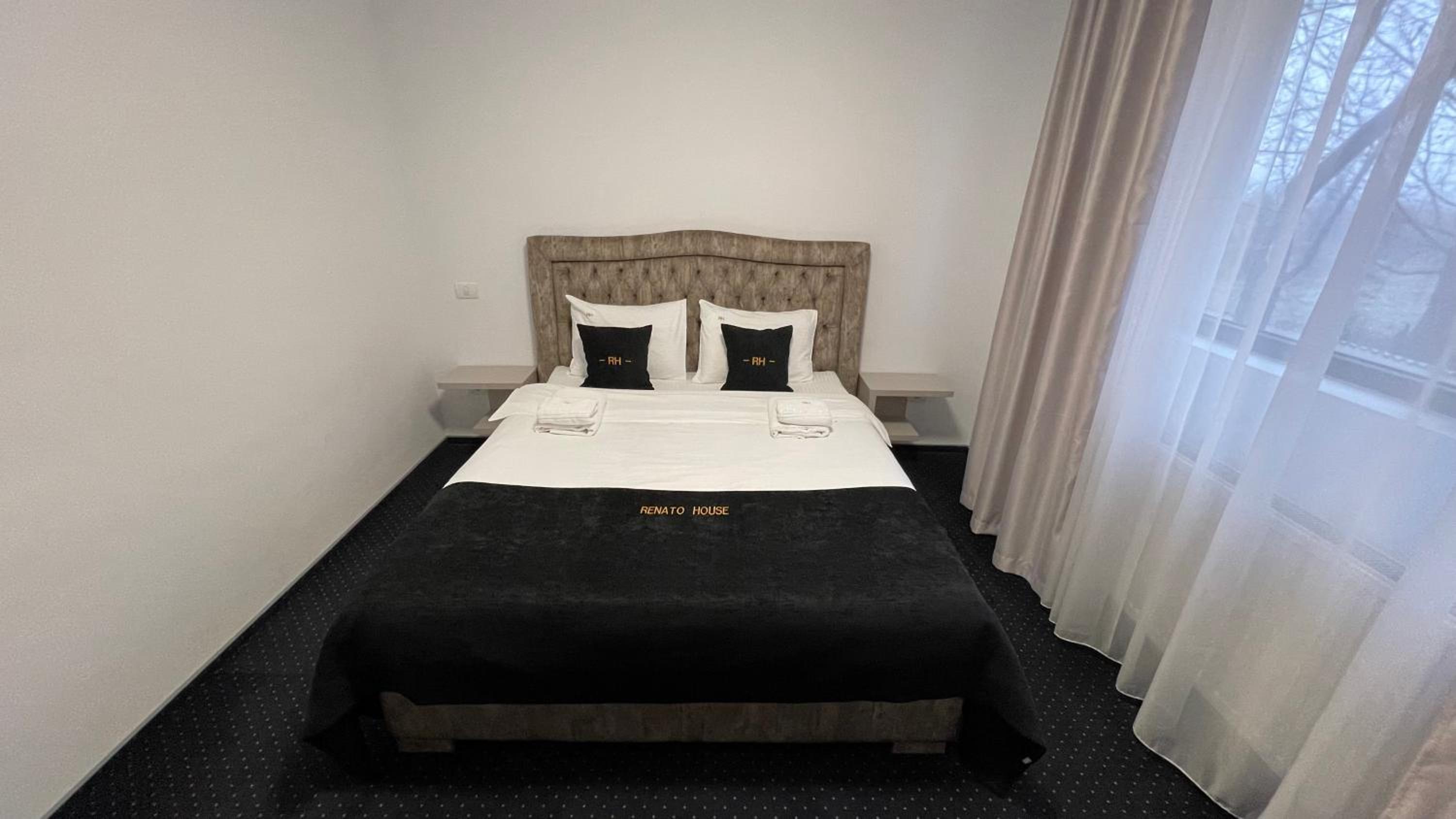 Deluxe Family Suite - Photo 7