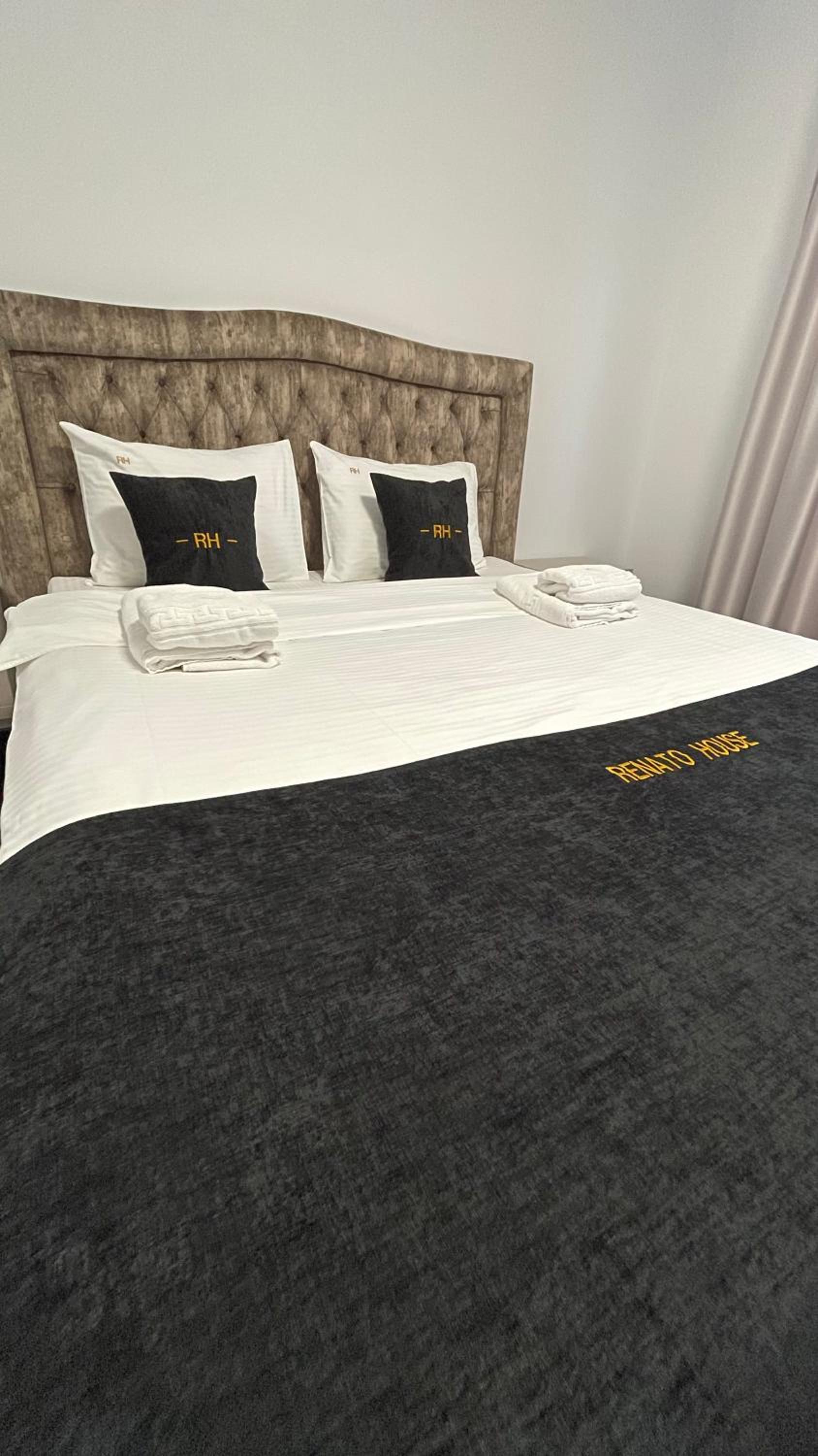 Deluxe Family Suite - Photo 6