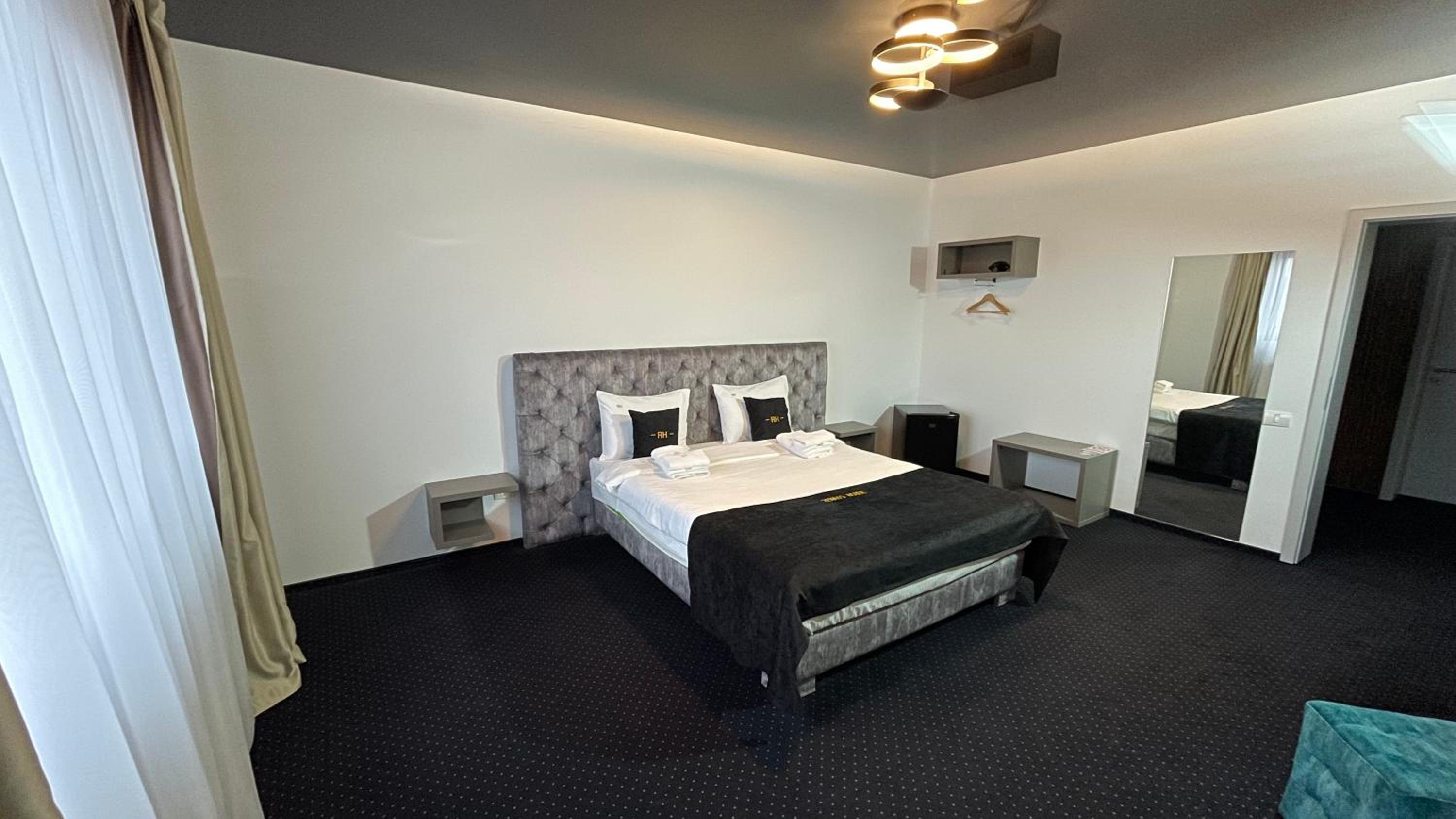 Superior King Room - Photo 5