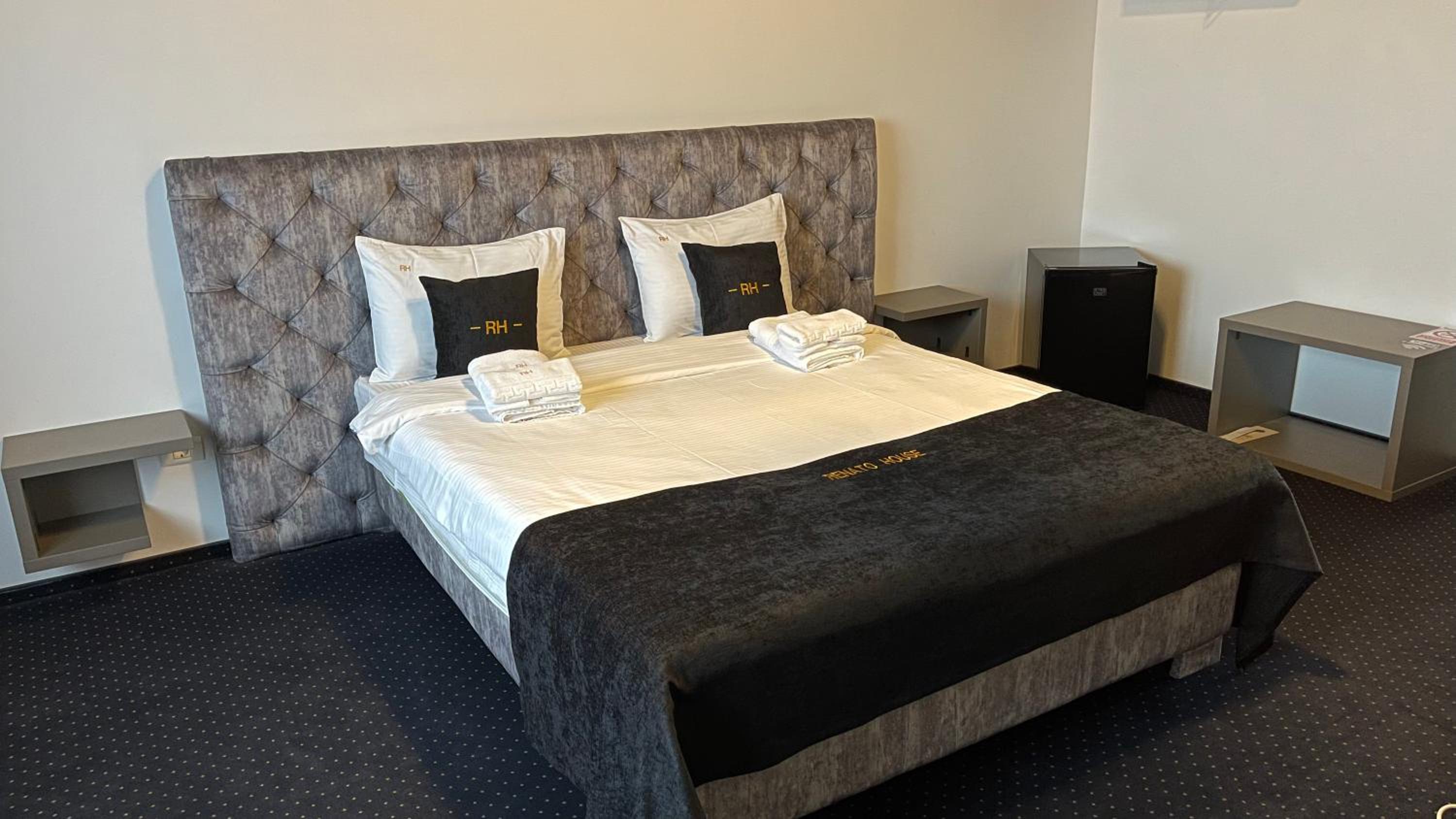 Superior King Room - Photo 6