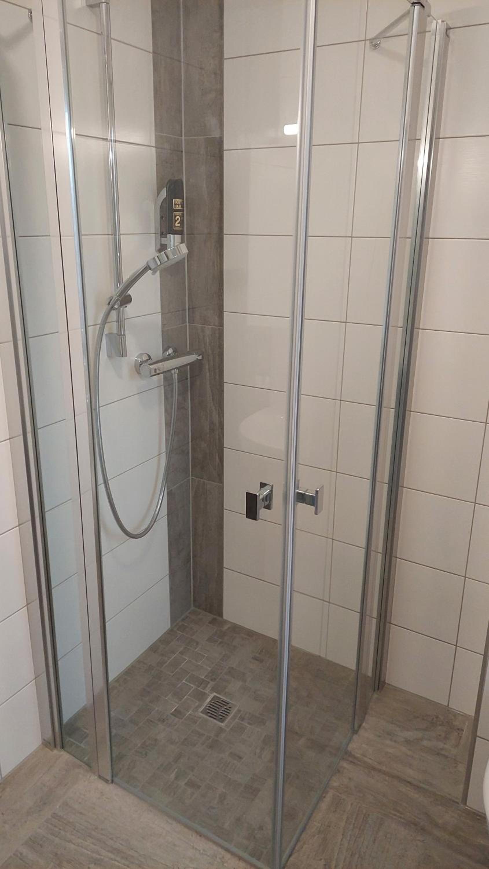 Double or Twin Room - Photo 4