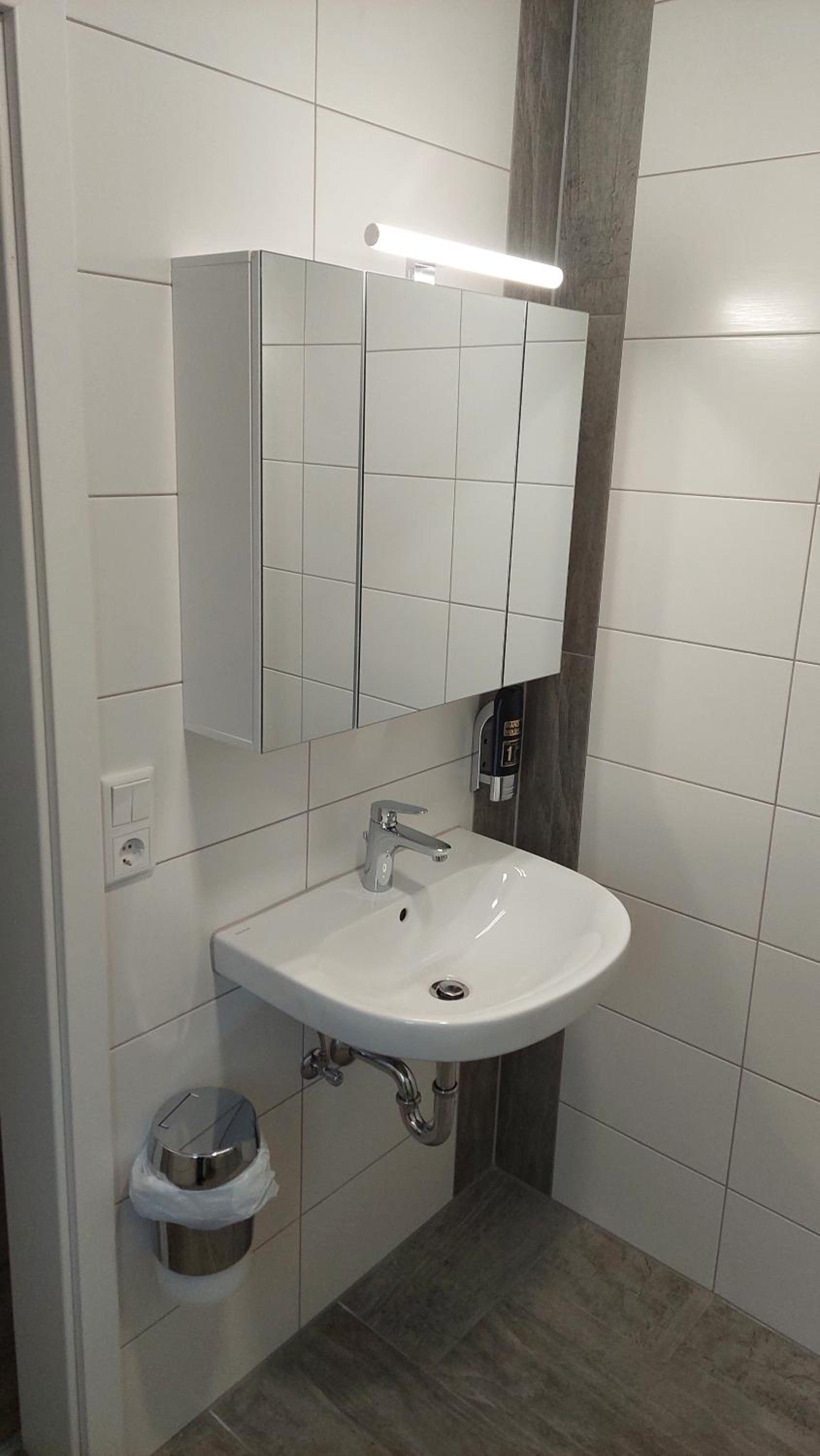Double or Twin Room - Photo 17