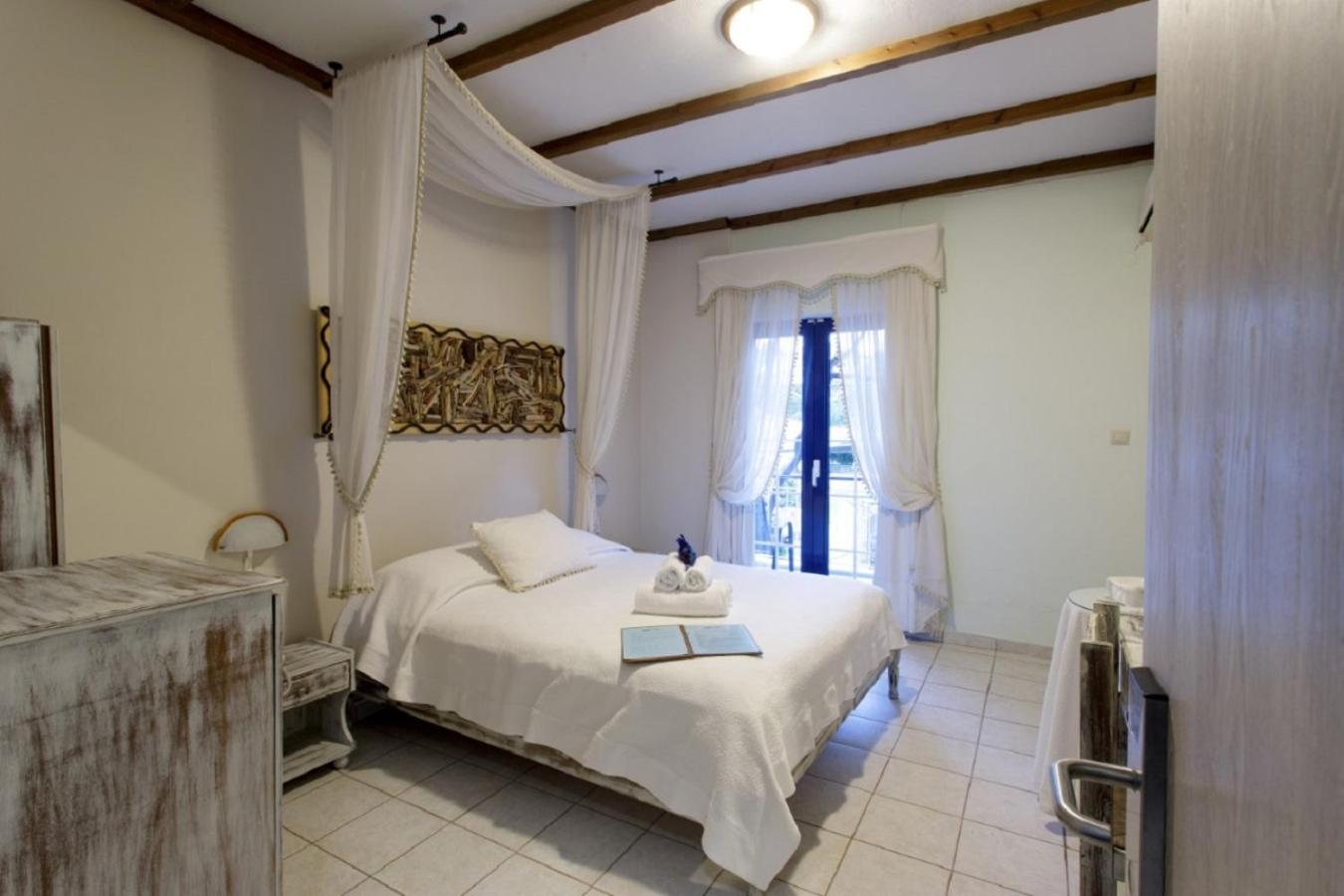 Standard Double Room photo 3