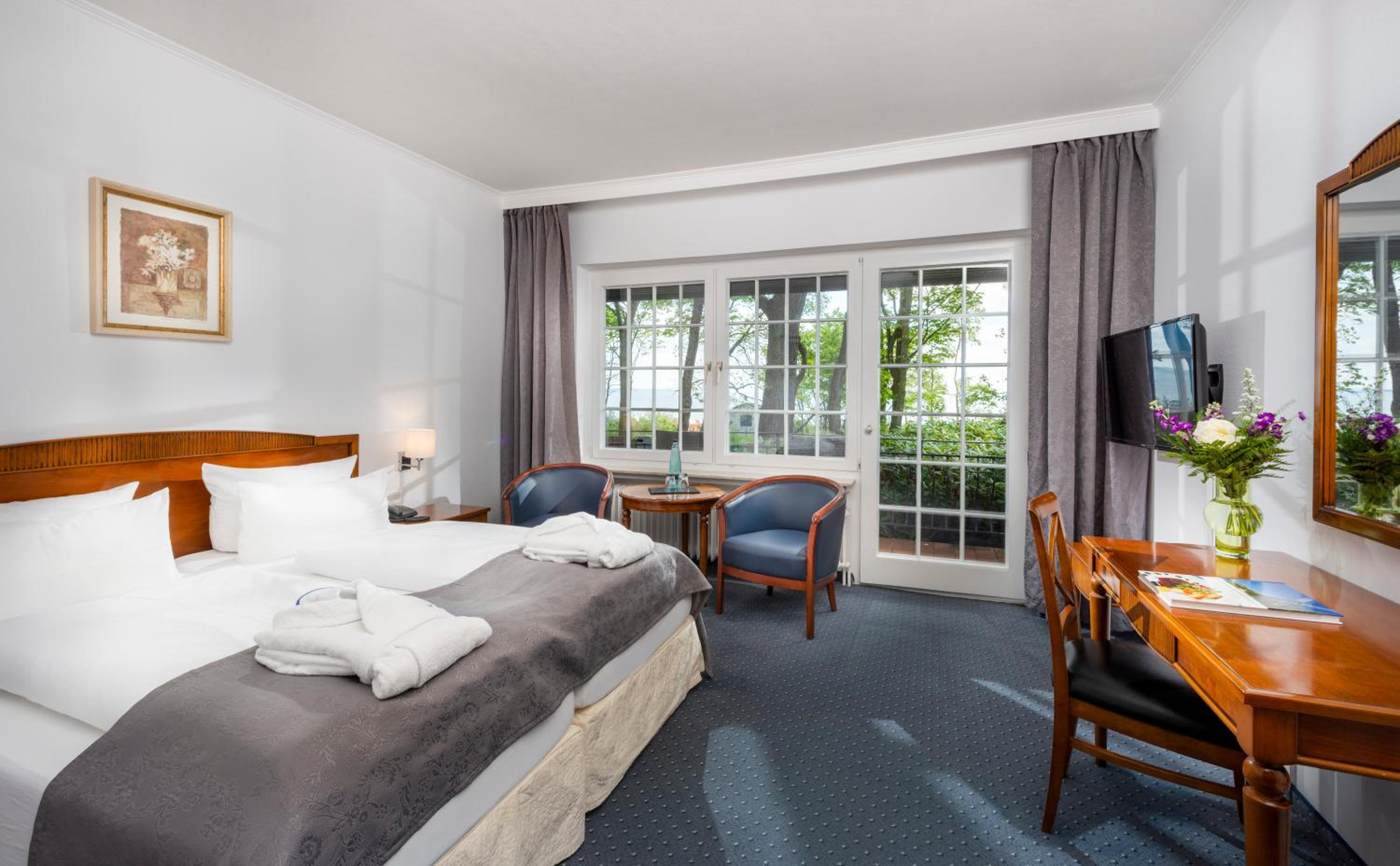 Double Room - Sea Side with Balcony - Photo 1