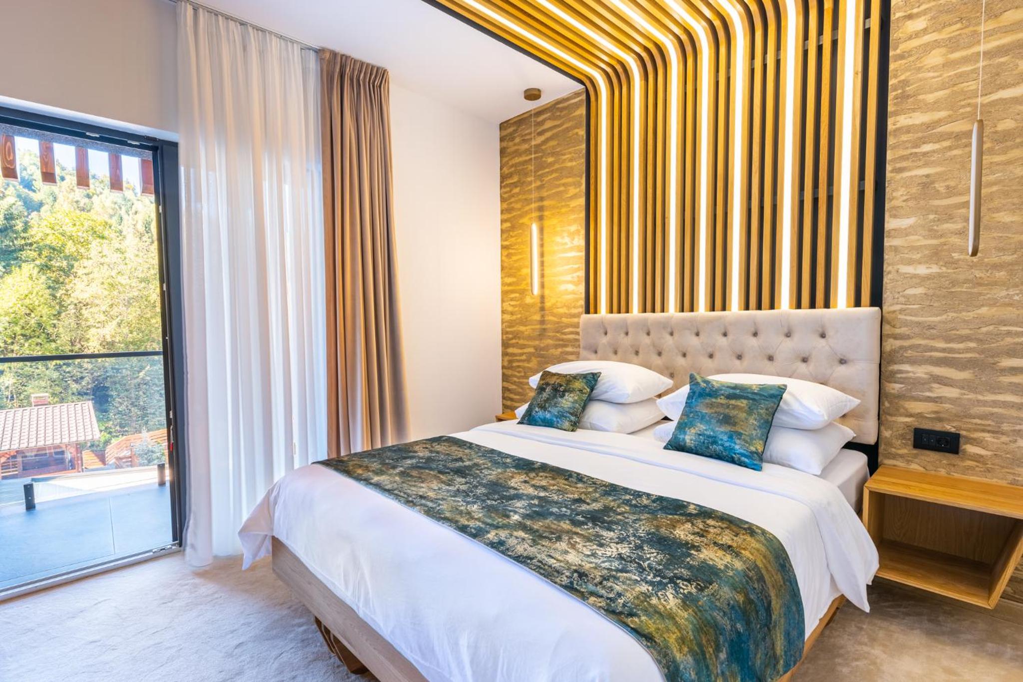 Deluxe Room - Photo 17