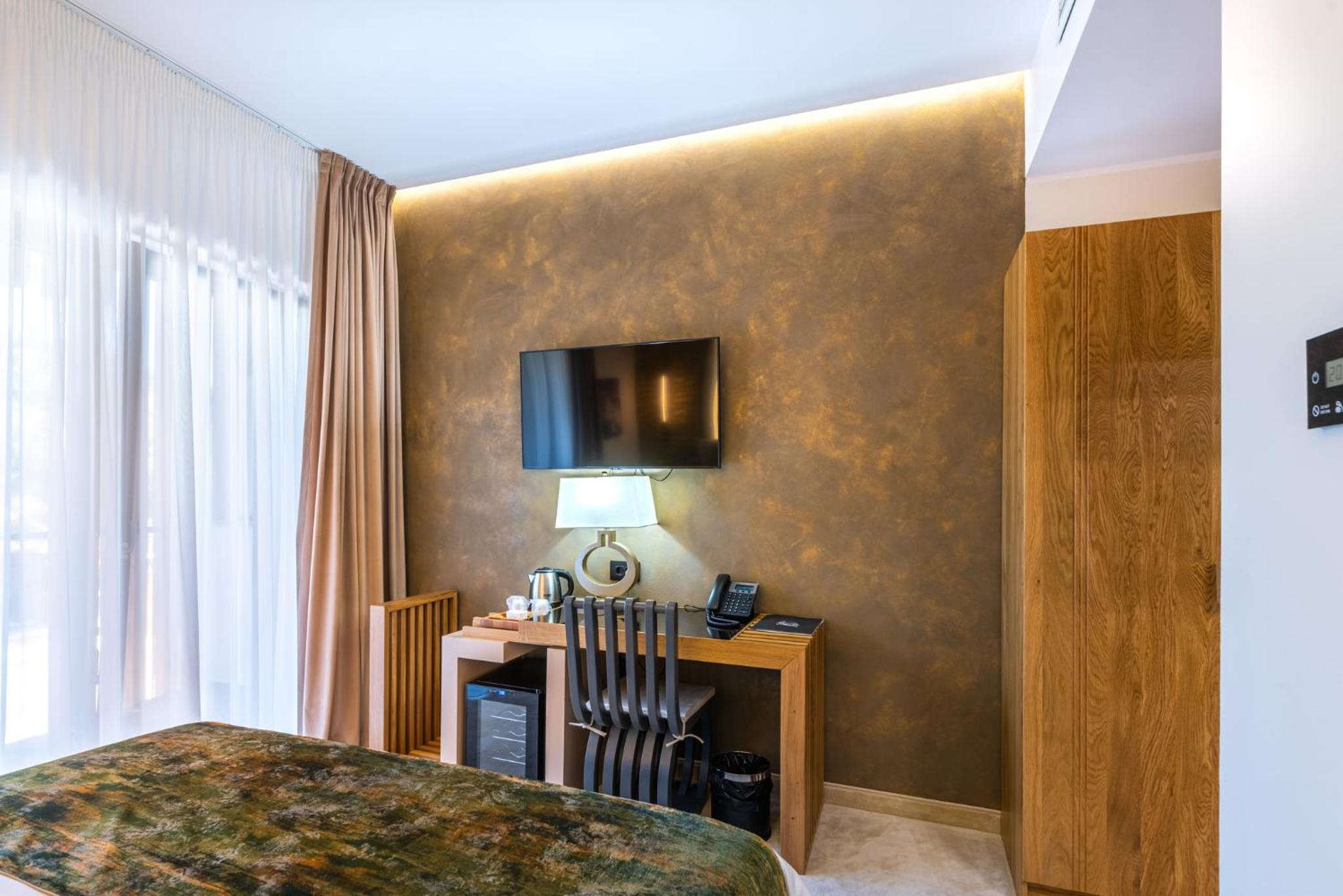Deluxe Room - Photo 33