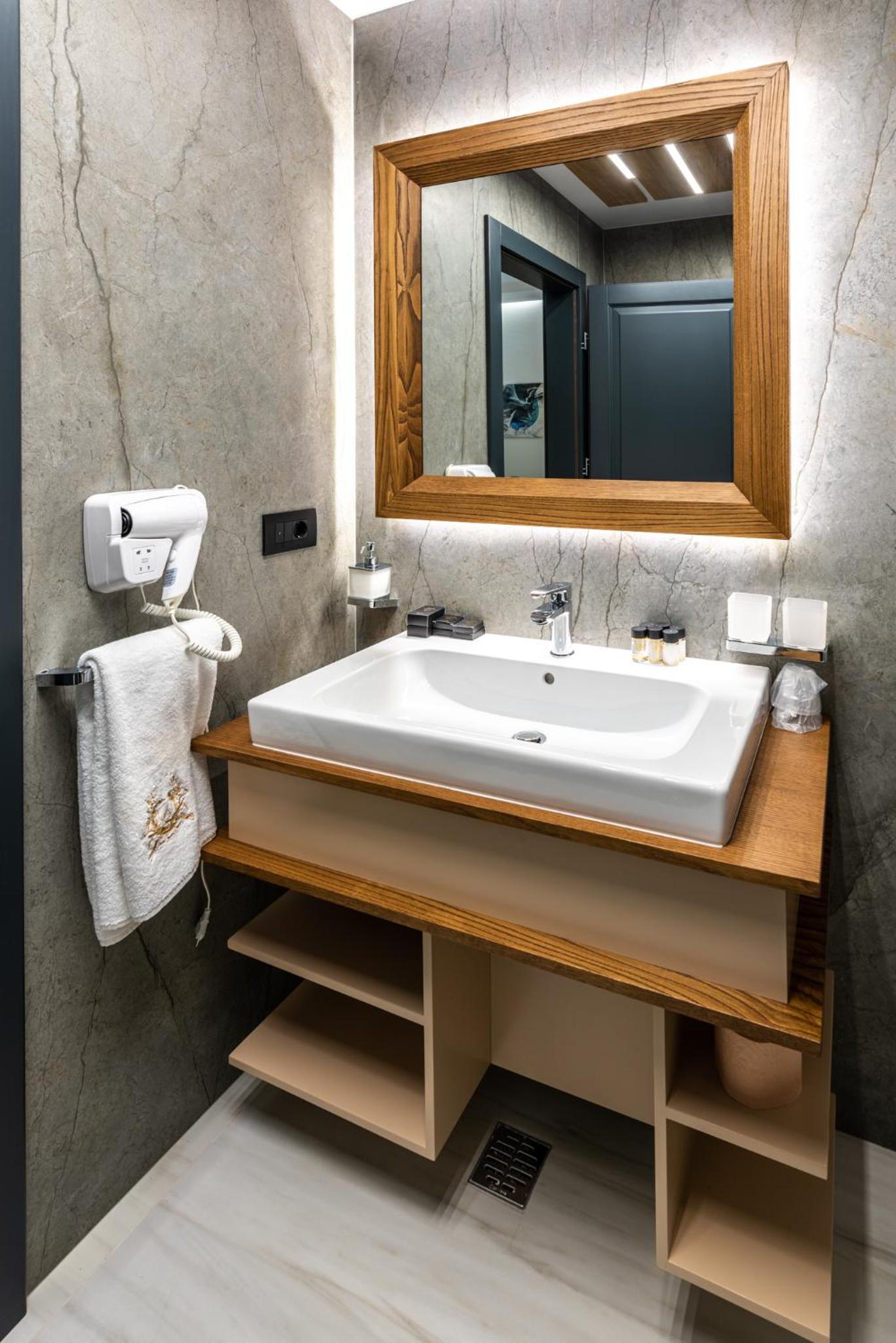 Deluxe Room - Photo 2
