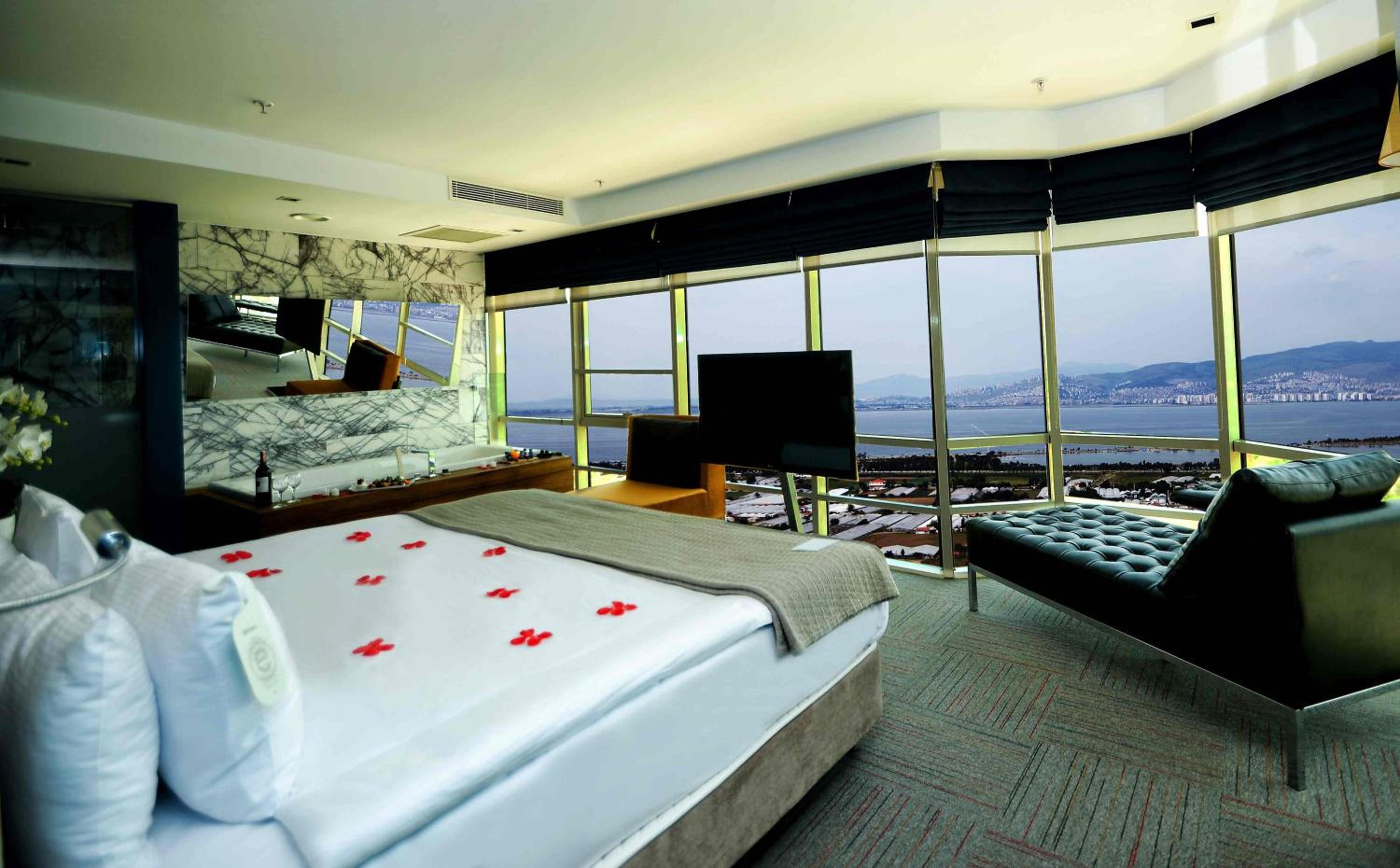 King Suite Room with Seaview