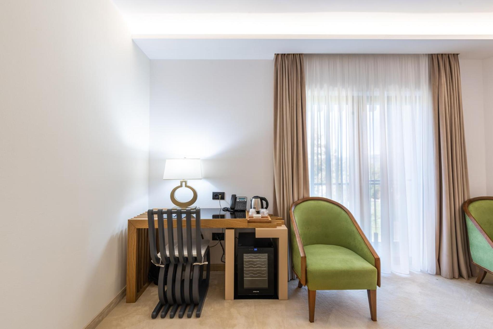 Deluxe Suite with Spa Bath - Photo 1