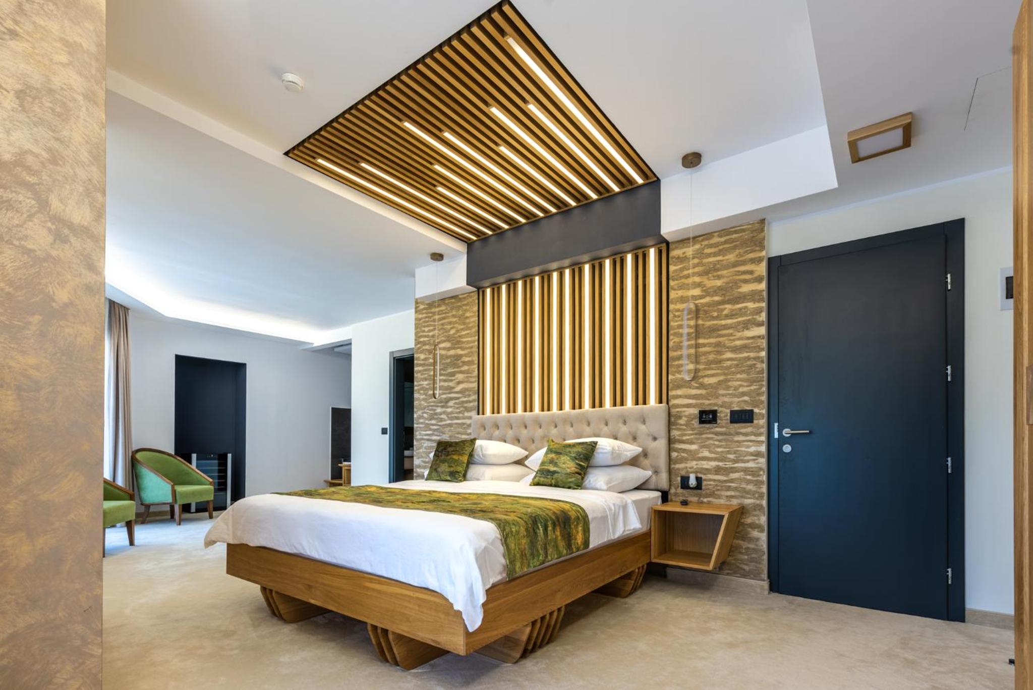 Deluxe Suite with Spa Bath - Photo 20