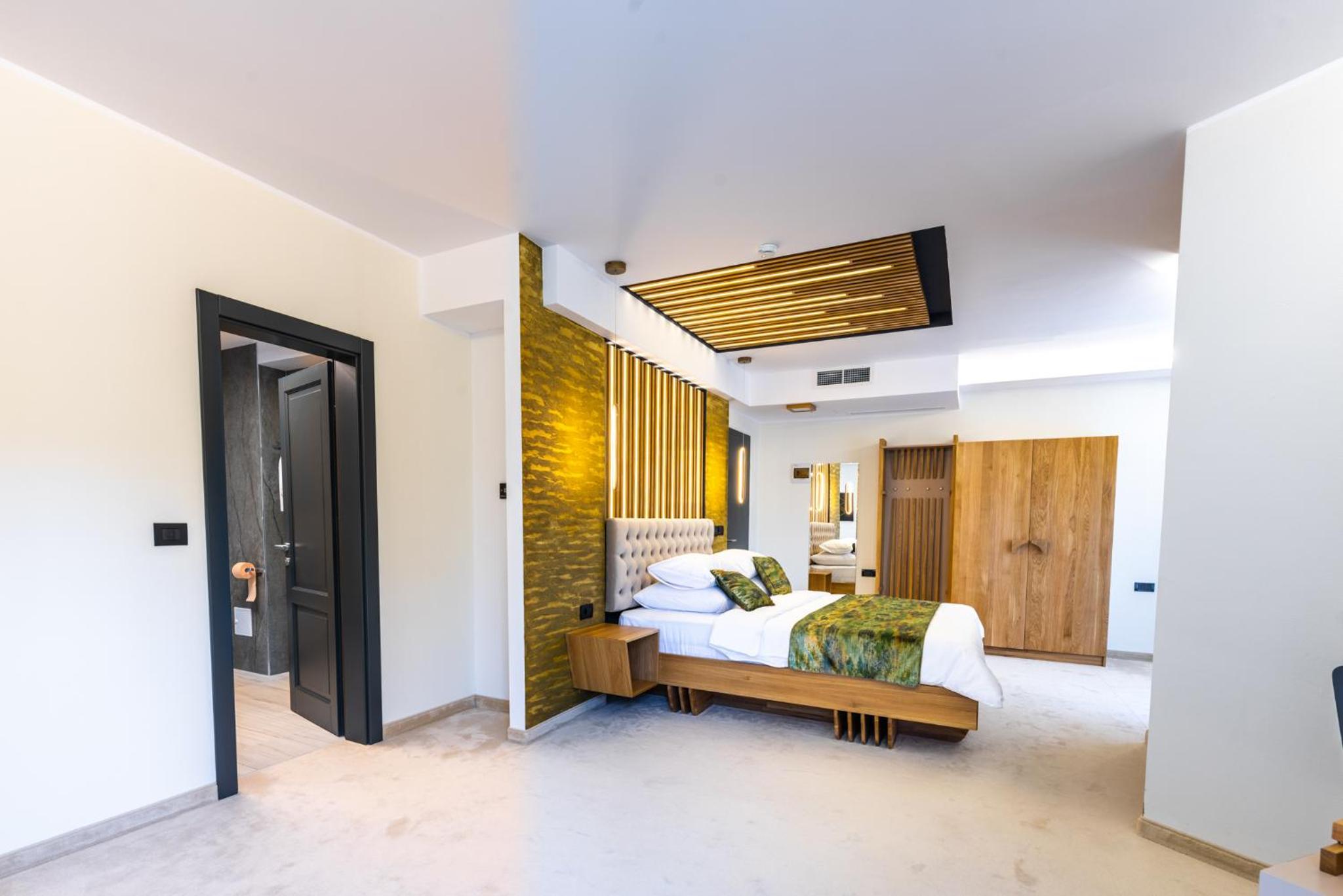 Suite with Balcony - Photo 10