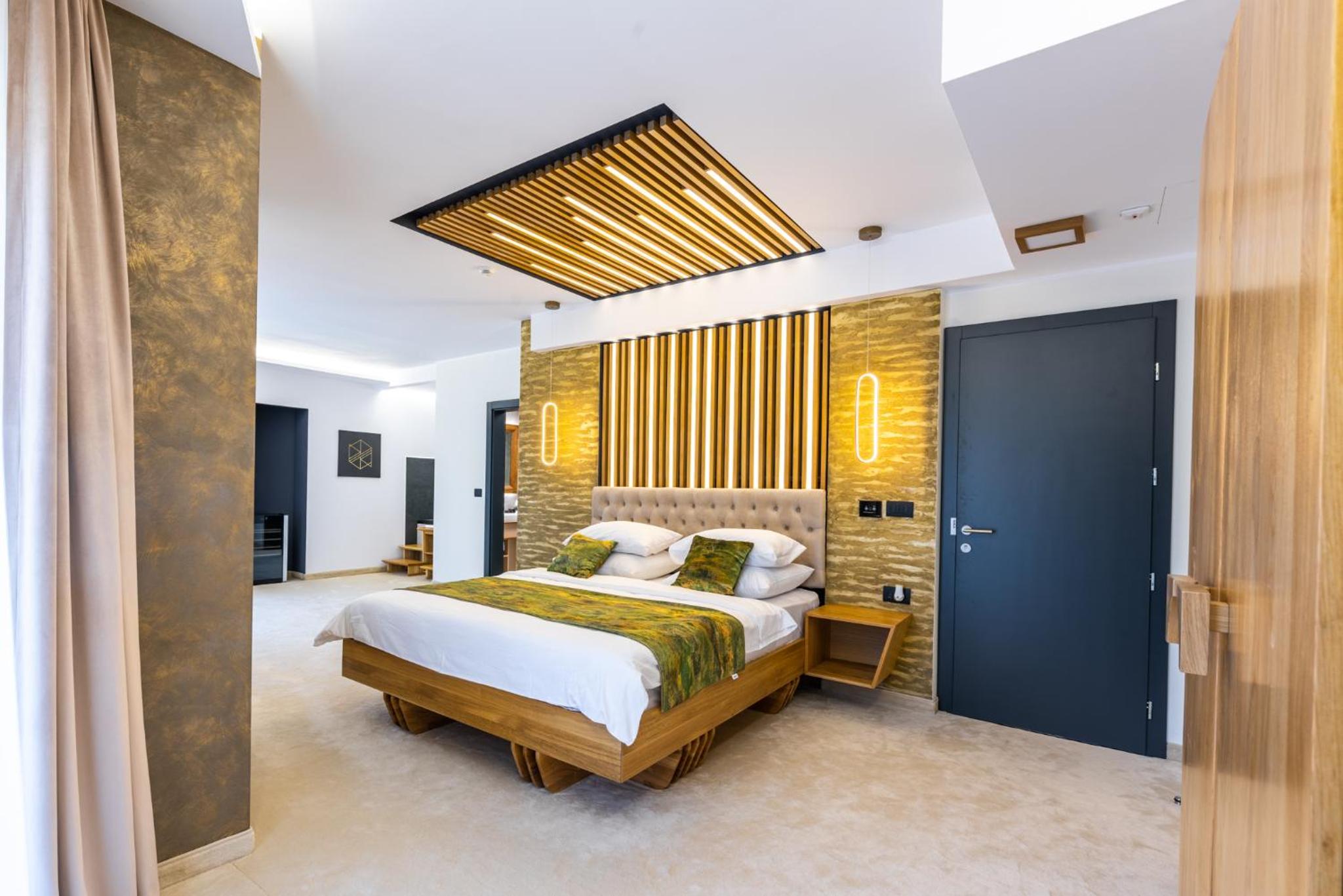 Suite with Balcony - Photo 7
