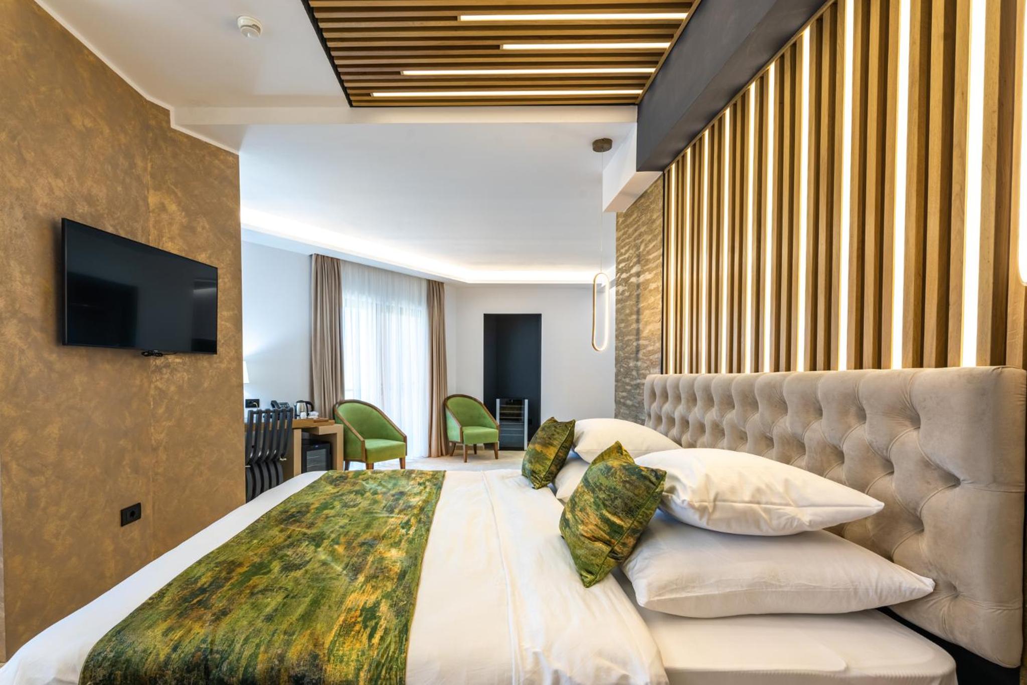 Suite with Balcony - Photo 8