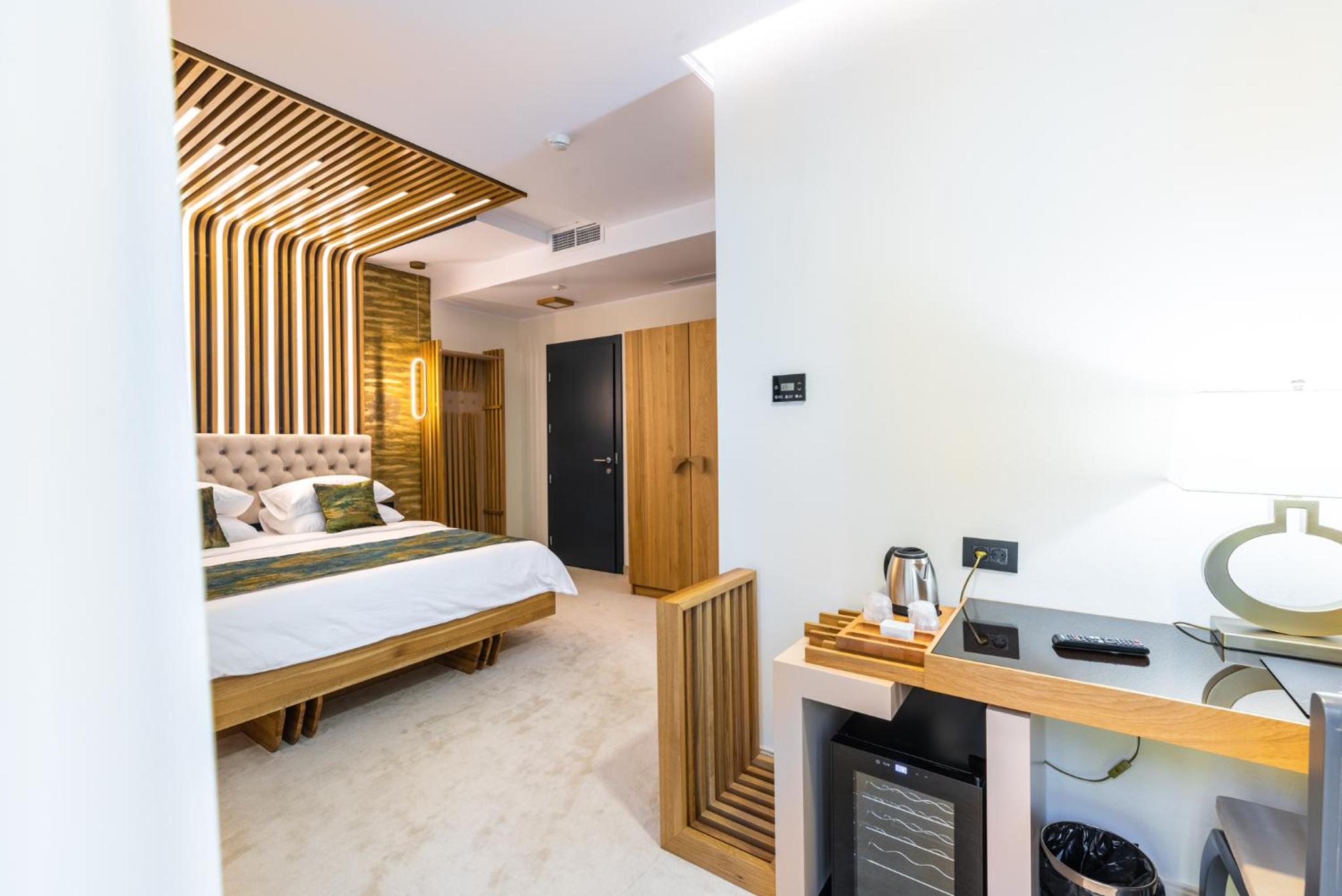 Deluxe Double Room with Balcony - Photo 2