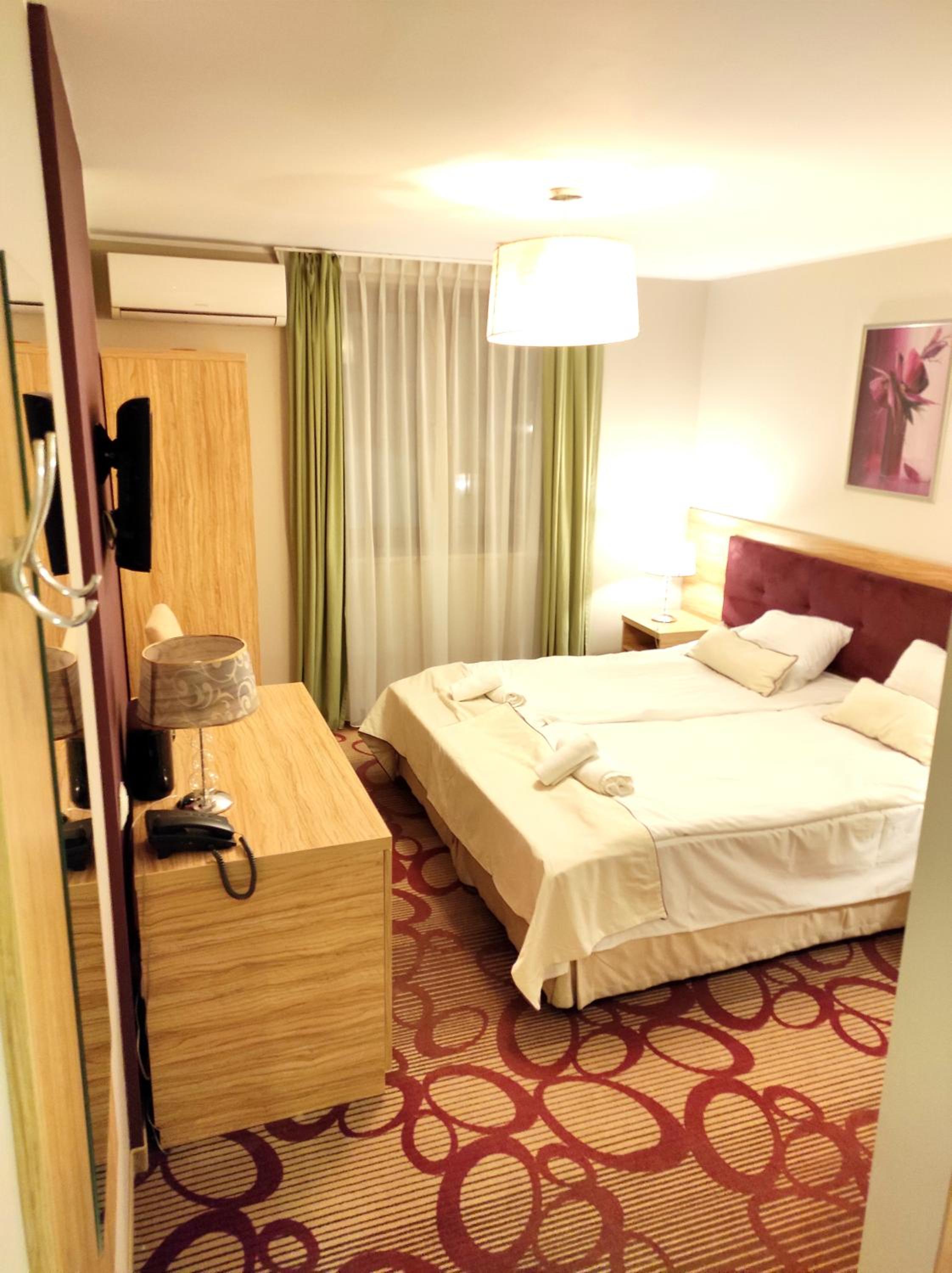 Standard King Room photo 1