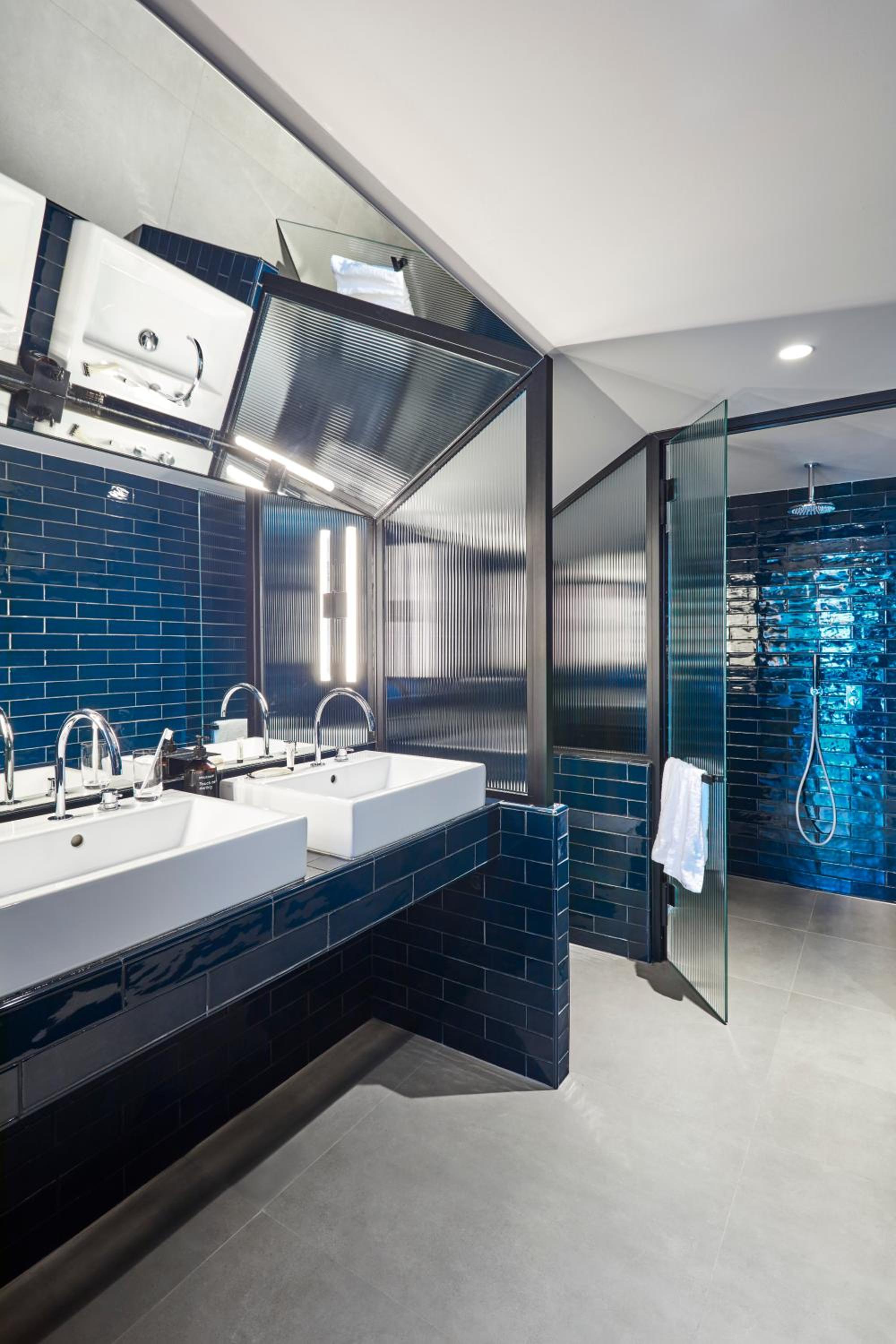 Suite City View with Terrace - Photo 12