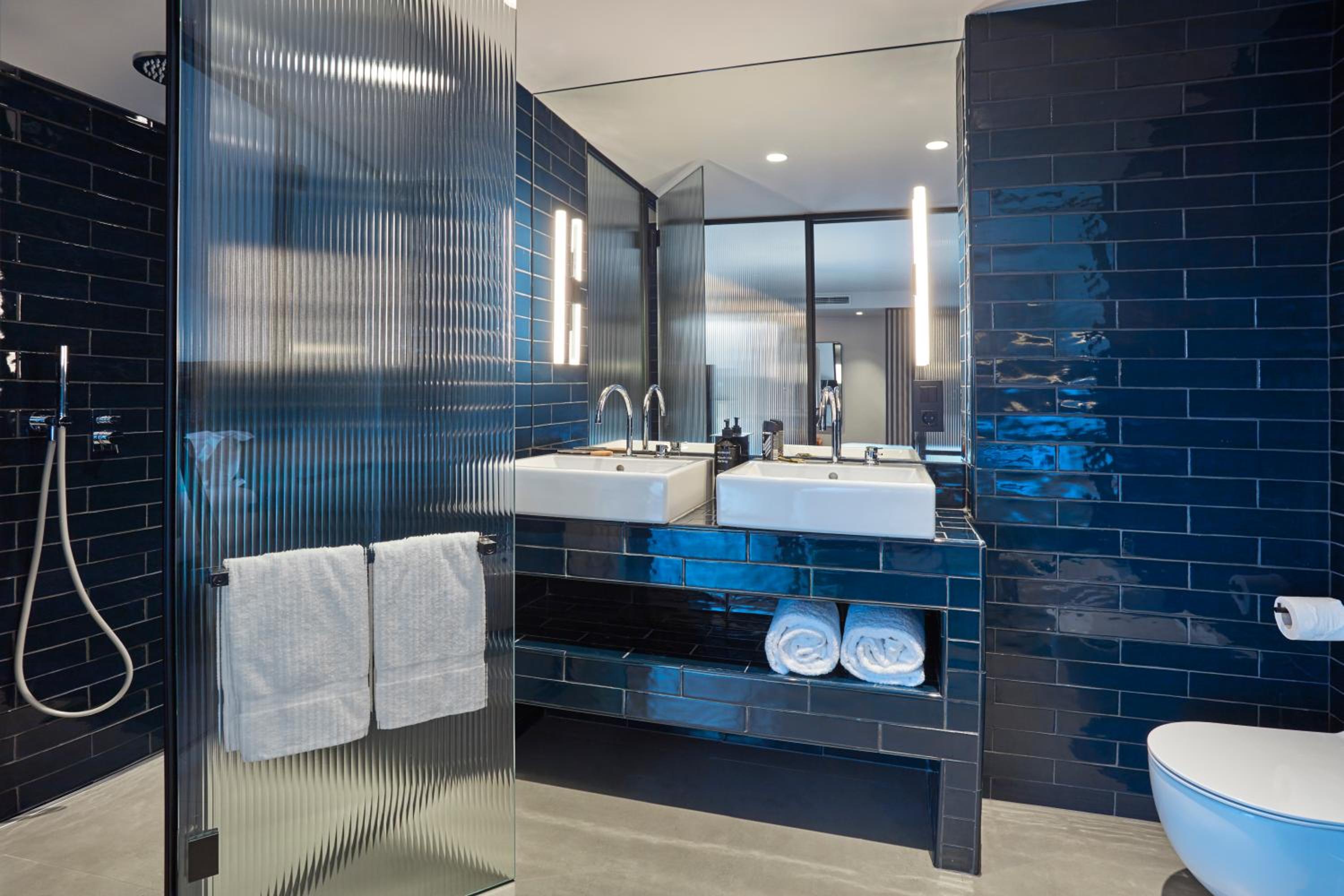 Suite City View with Terrace - Photo 13