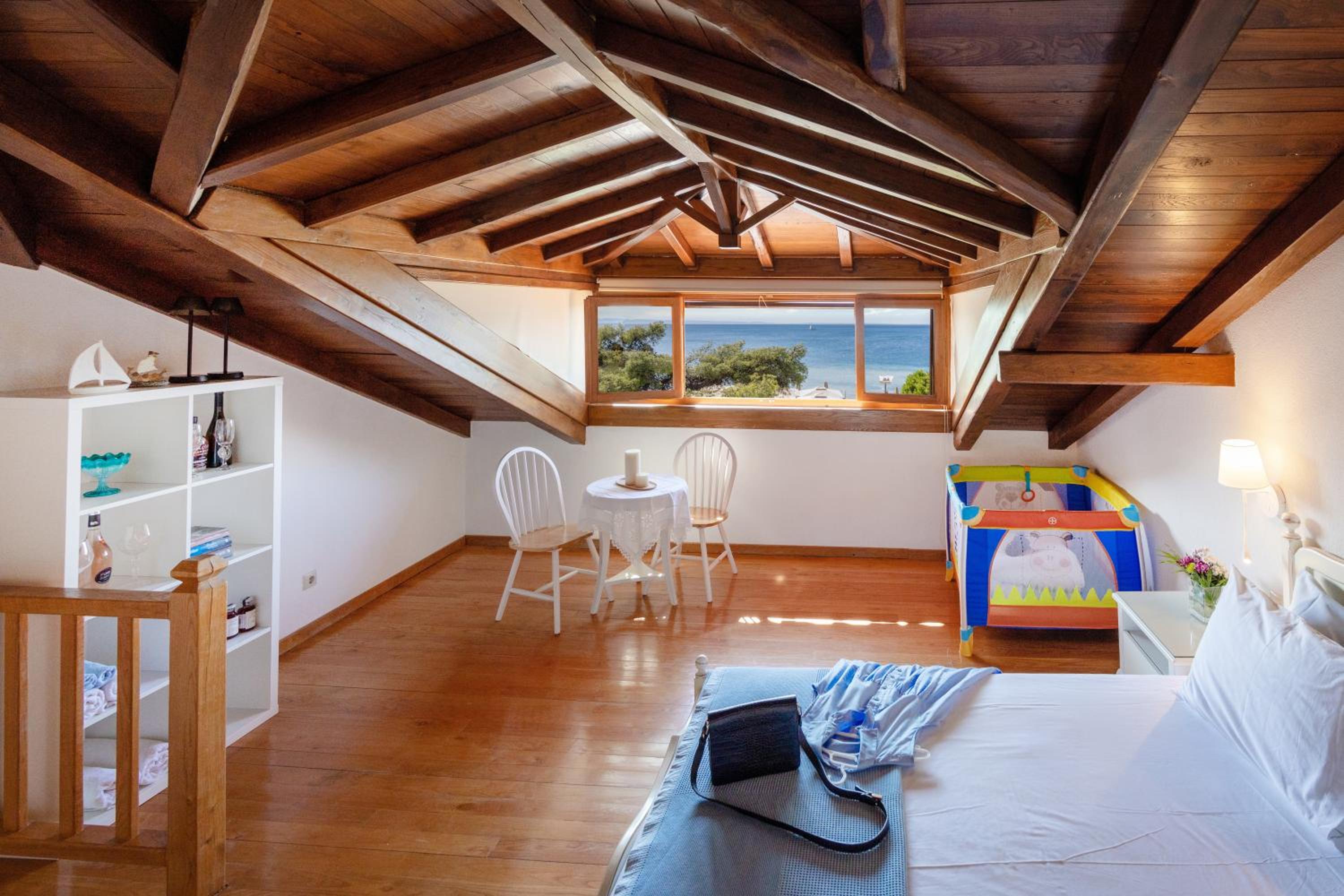 Apartment - Split Level with Sea View