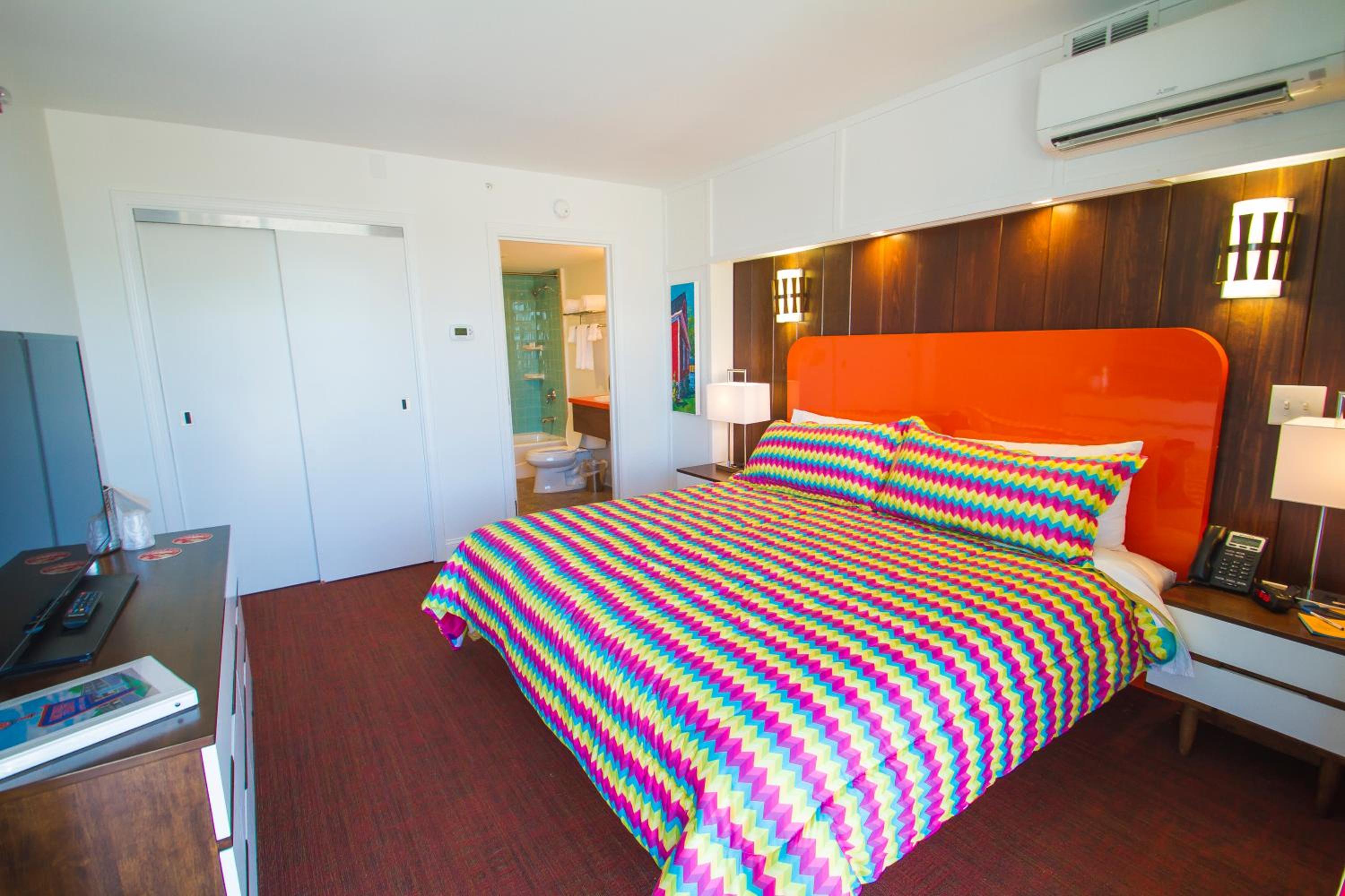 Standard King Room photo 3