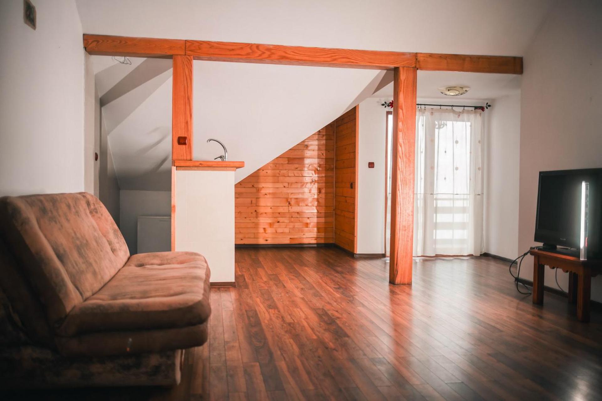 Family Room with Mountain View - Photo 2