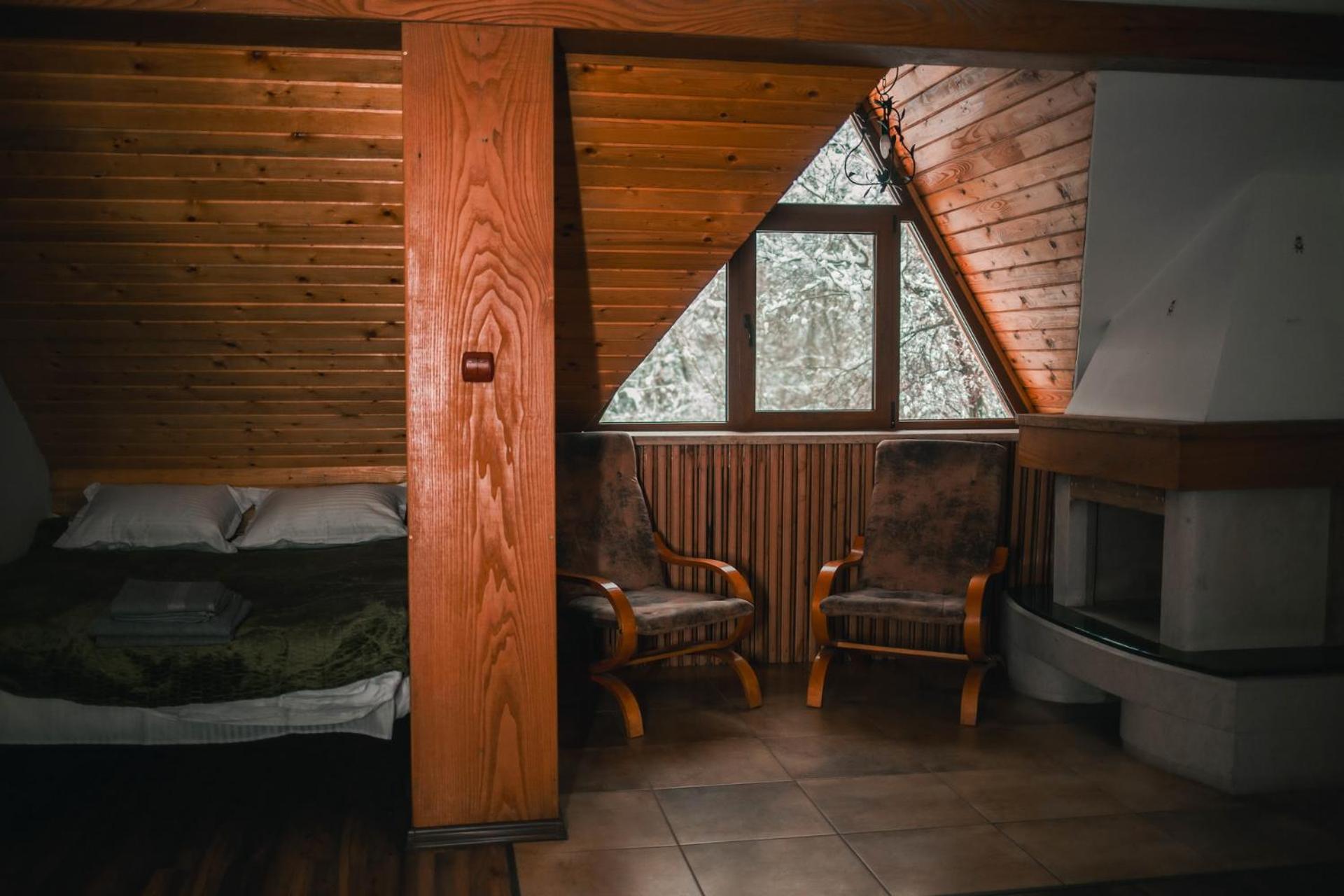 Family Room with Mountain View - Photo 1