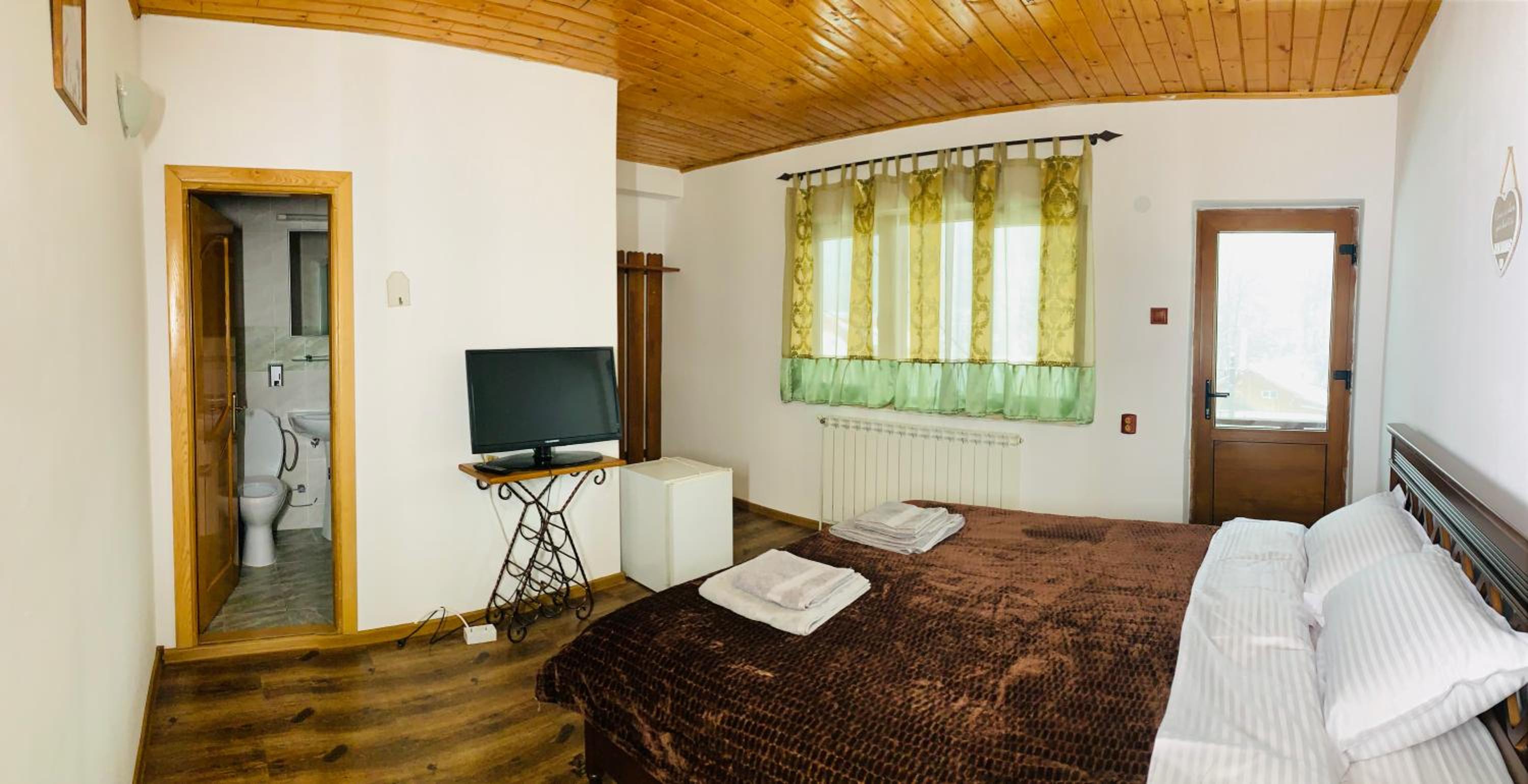 Double Room with Mountain View - Photo 1