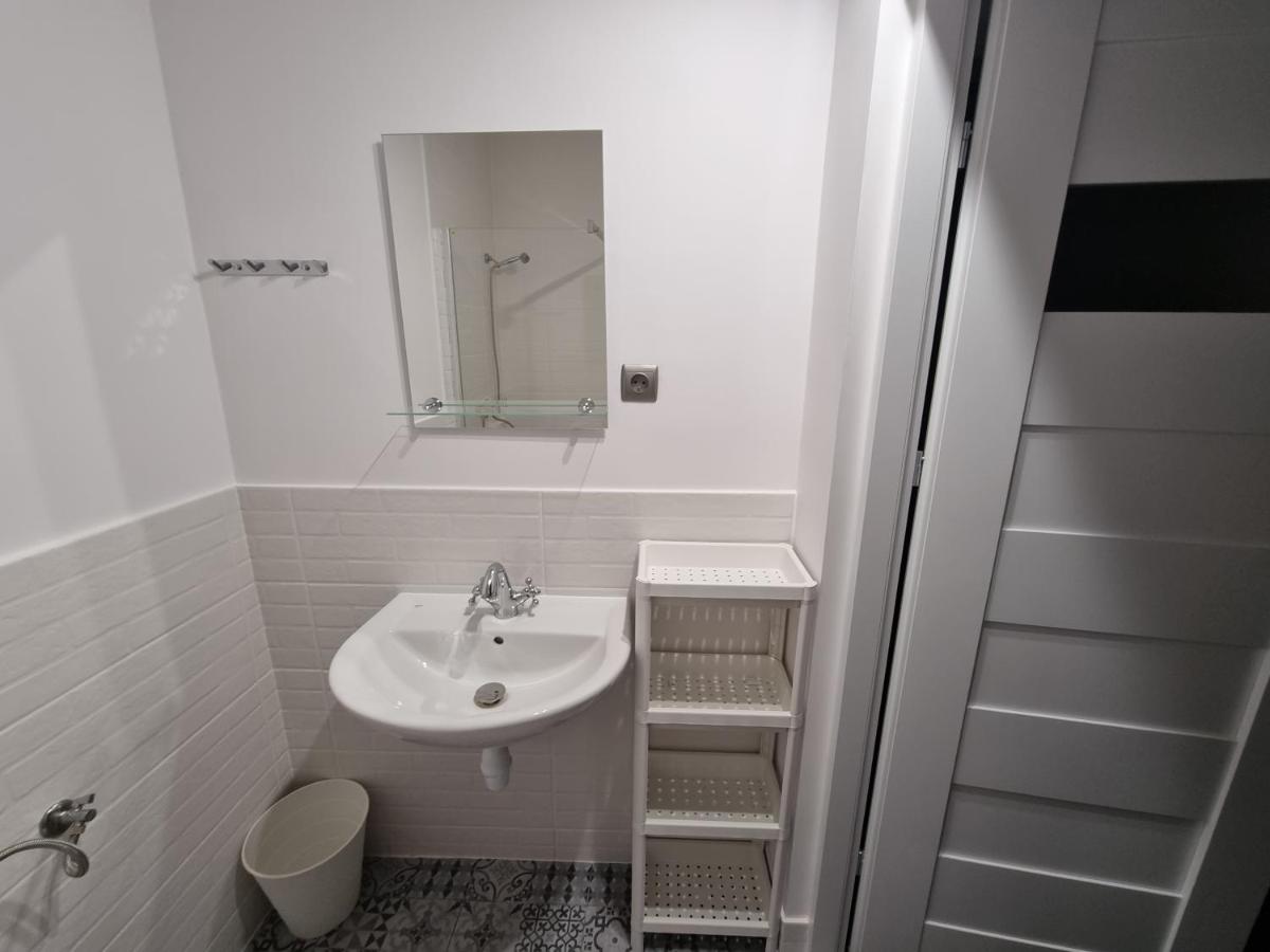Twin Room with Private External Bathroom photo 2