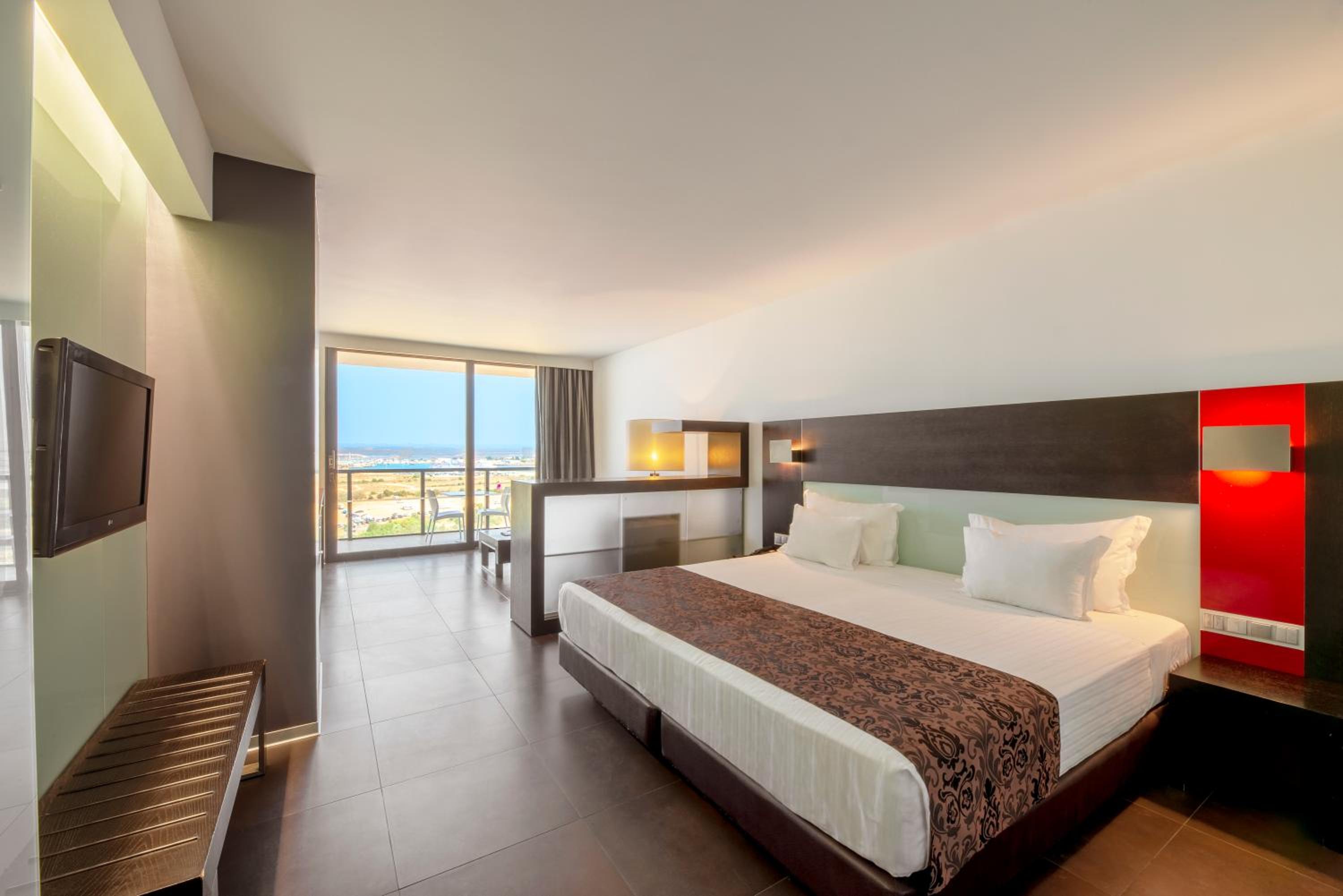 Superior Suite with City View - Upper Floors