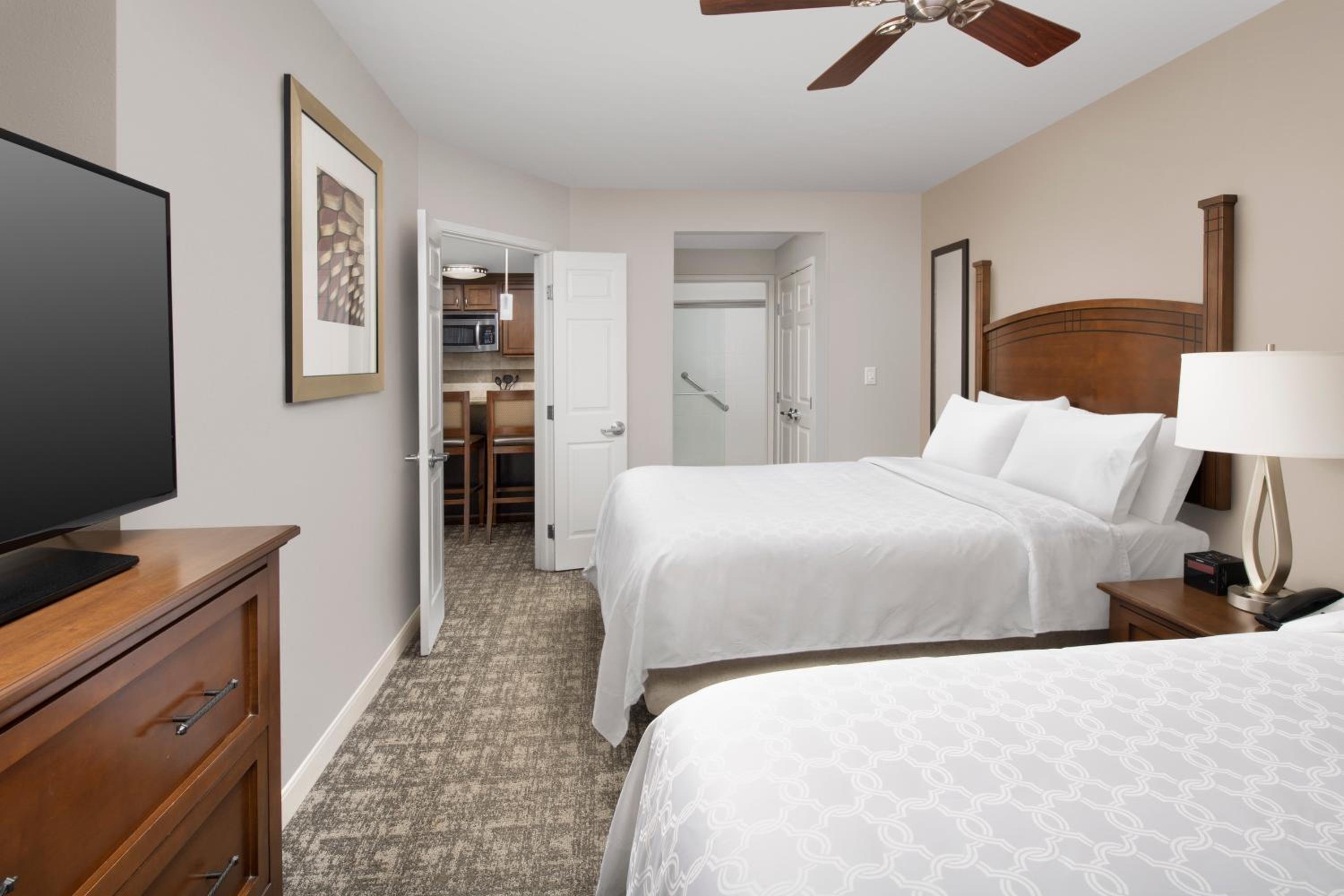 One-Bedroom Suite with Two Queen Beds - Photo 8