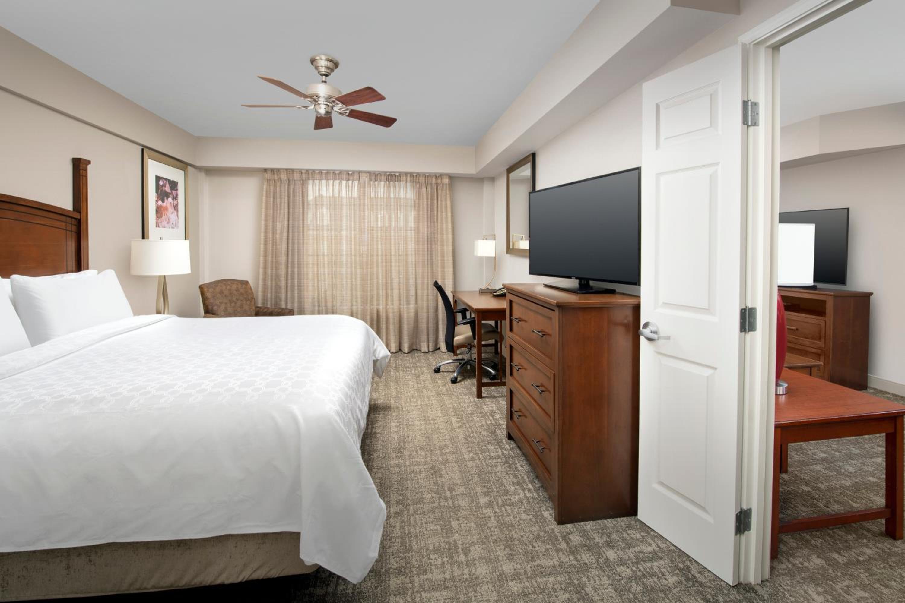 One-Bedroom King Suite - Photo 16