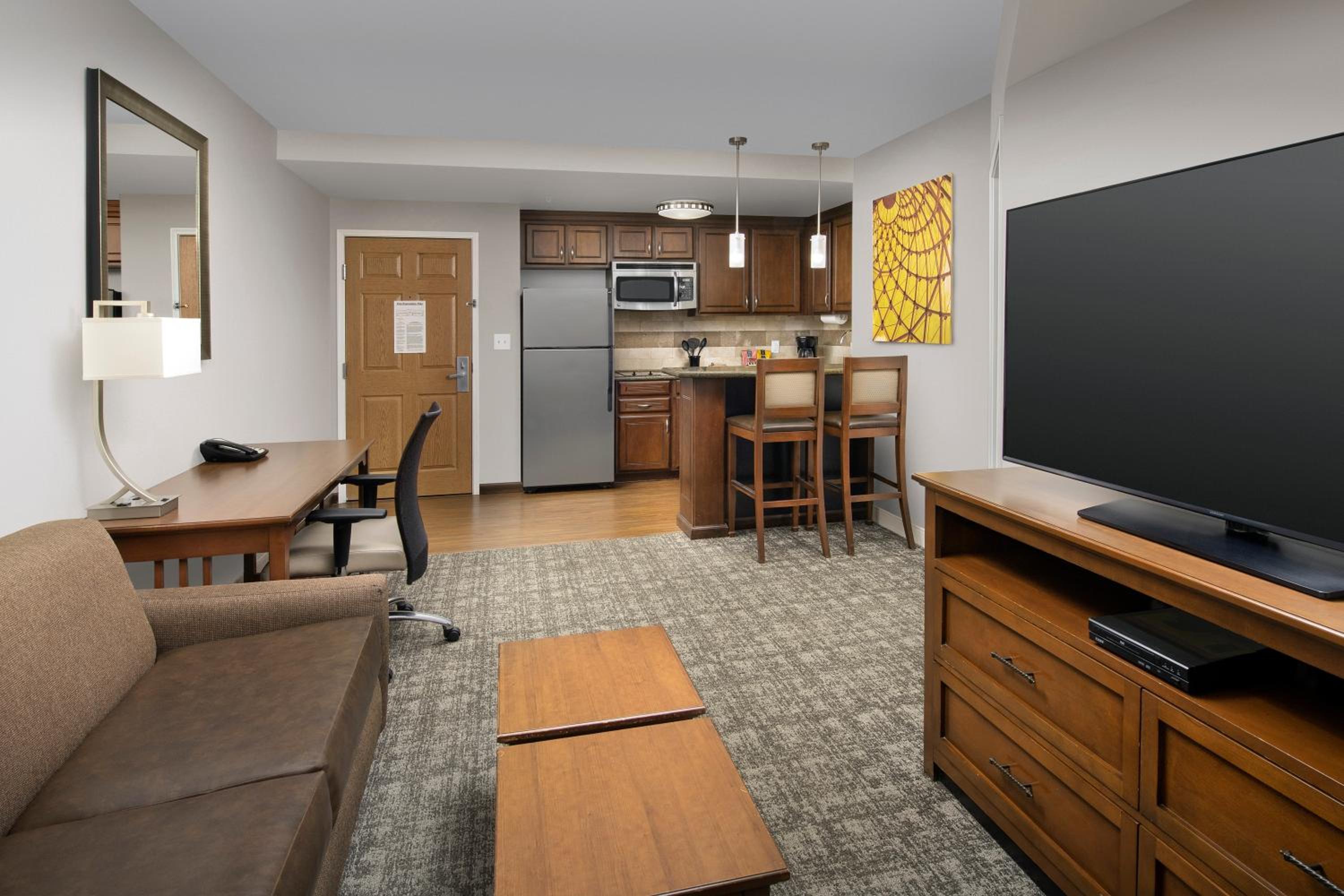 One-Bedroom Suite with Two Queen Beds - Photo 13